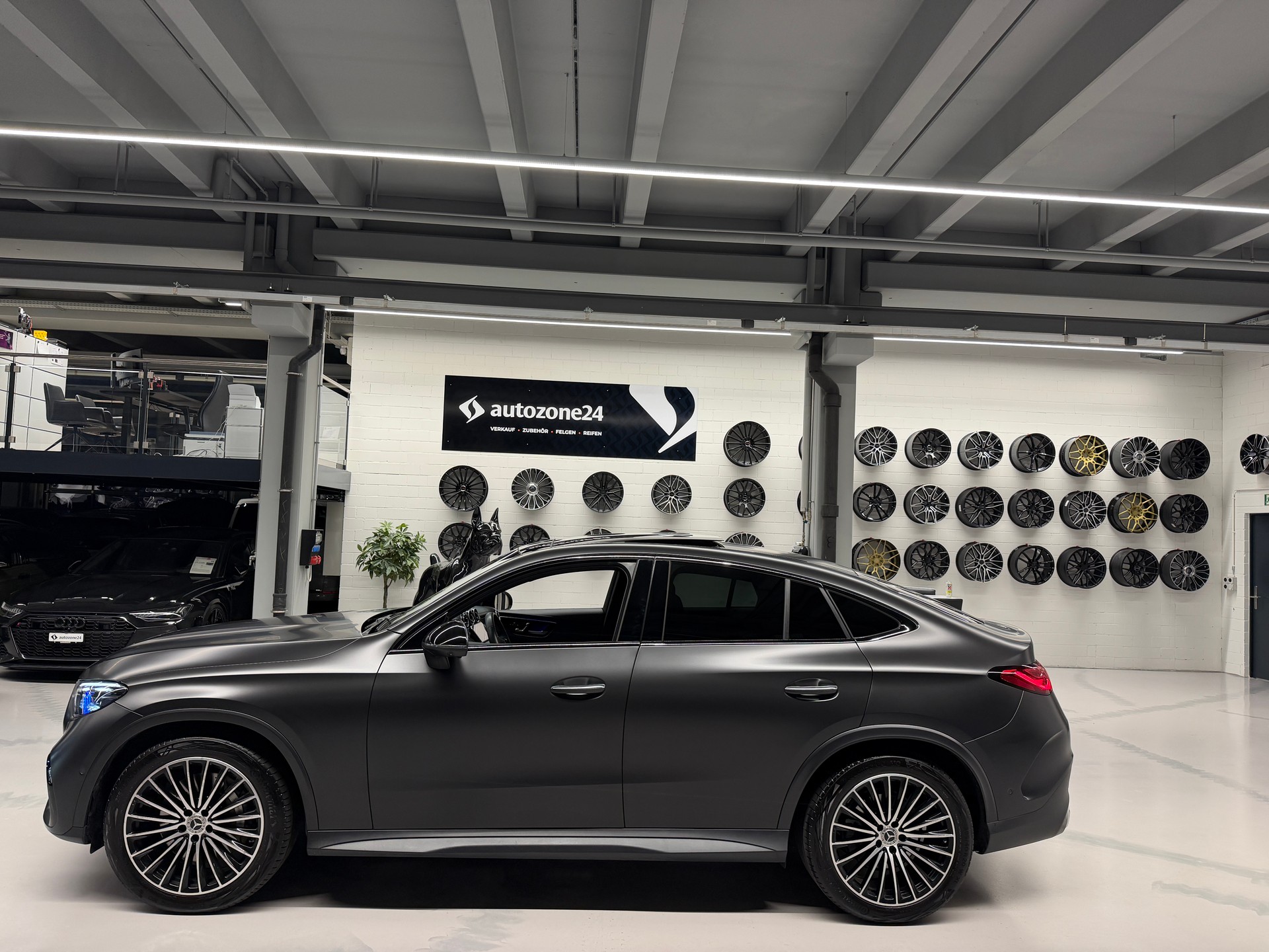 MERCEDES-BENZ GLC 300 AMG Line 4matic Coupé *CH-Auto*Sonderlackierung Manufaktur magno*Gratis Service*Werksgarantie bis 02.2027*-image-5