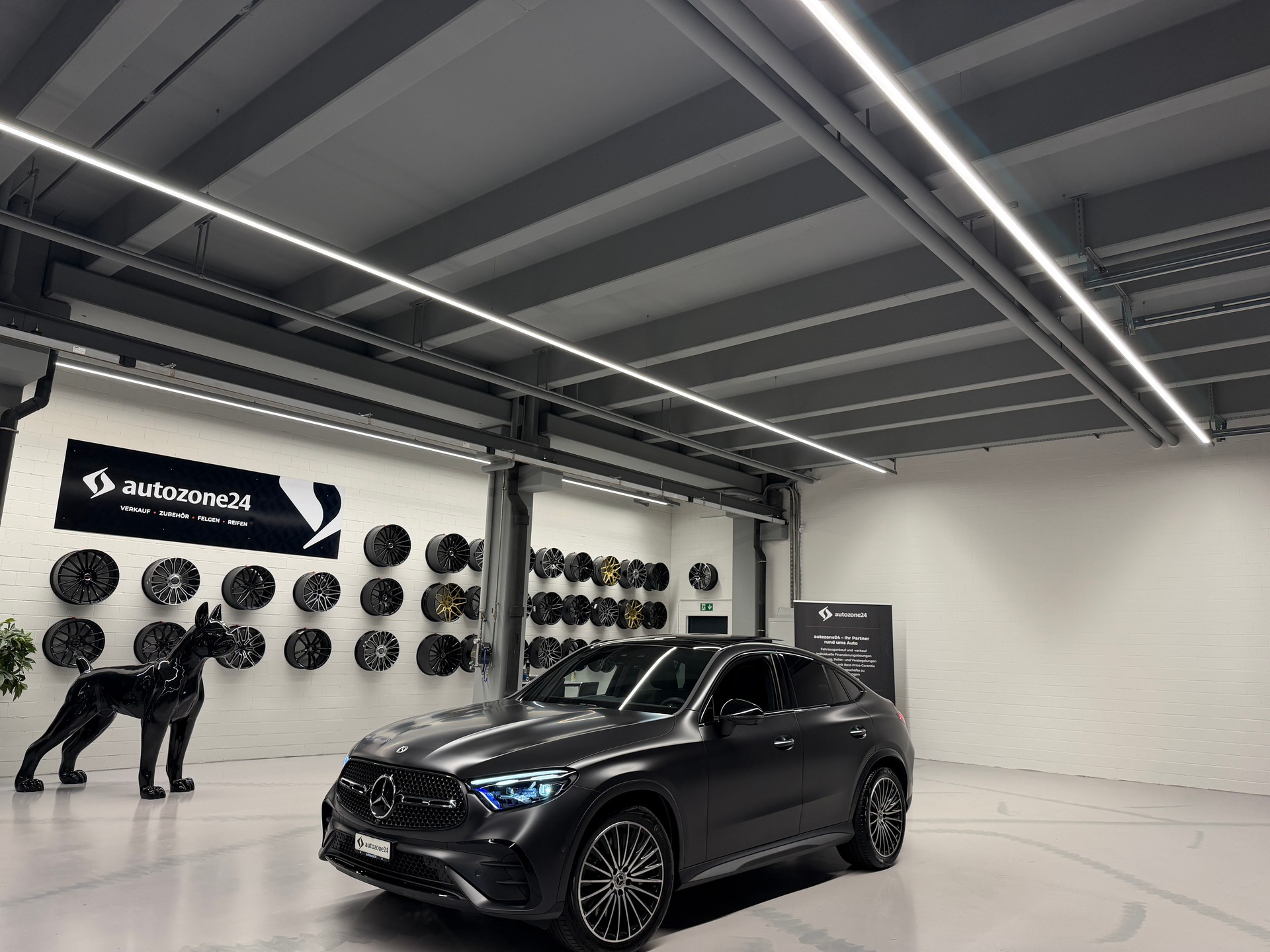 MERCEDES-BENZ GLC 300 AMG Line 4matic Coupé *CH-Auto*Sonderlackierung Manufaktur magno*Gratis Service*Werksgarantie bis 02.2027*-showroom-element-1