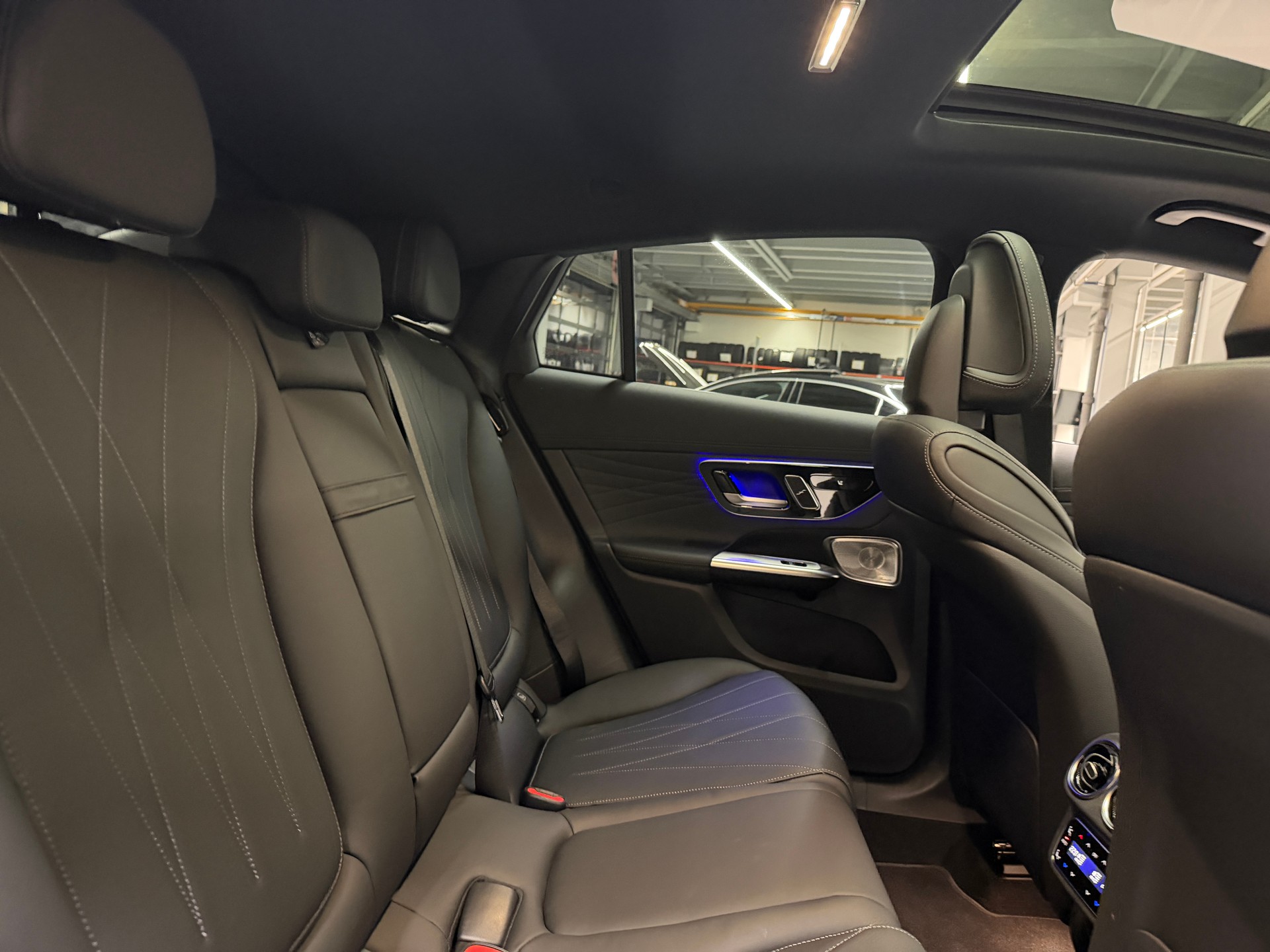MERCEDES-BENZ GLC 300 AMG Line 4matic Coupé *CH-Auto*Sonderlackierung Manufaktur magno*Gratis Service*Werksgarantie bis 02.2027*-image-19
