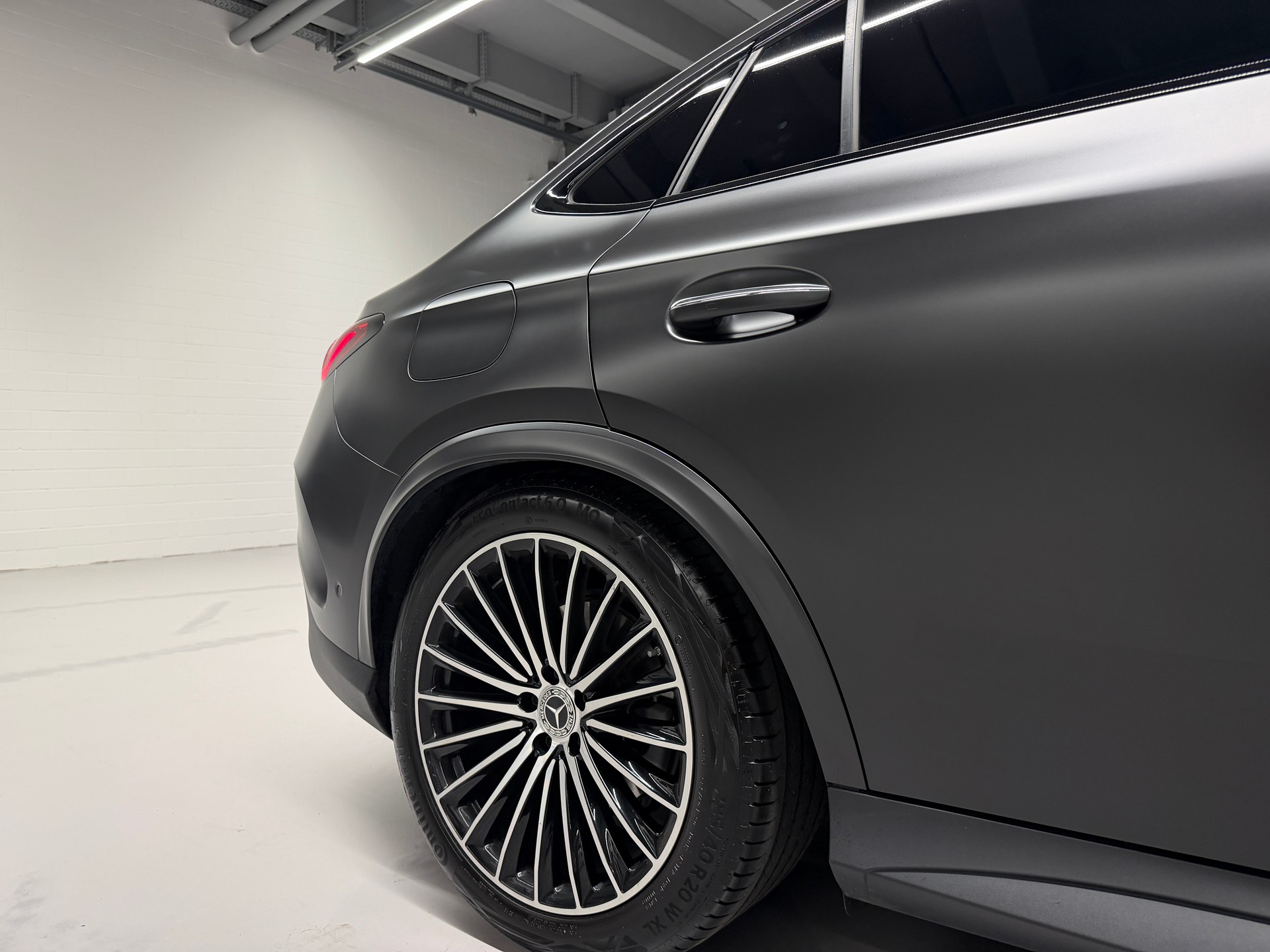 MERCEDES-BENZ GLC 300 AMG Line 4matic Coupé *CH-Auto*Sonderlackierung Manufaktur magno*Gratis Service*Werksgarantie bis 02.2027*-image-13