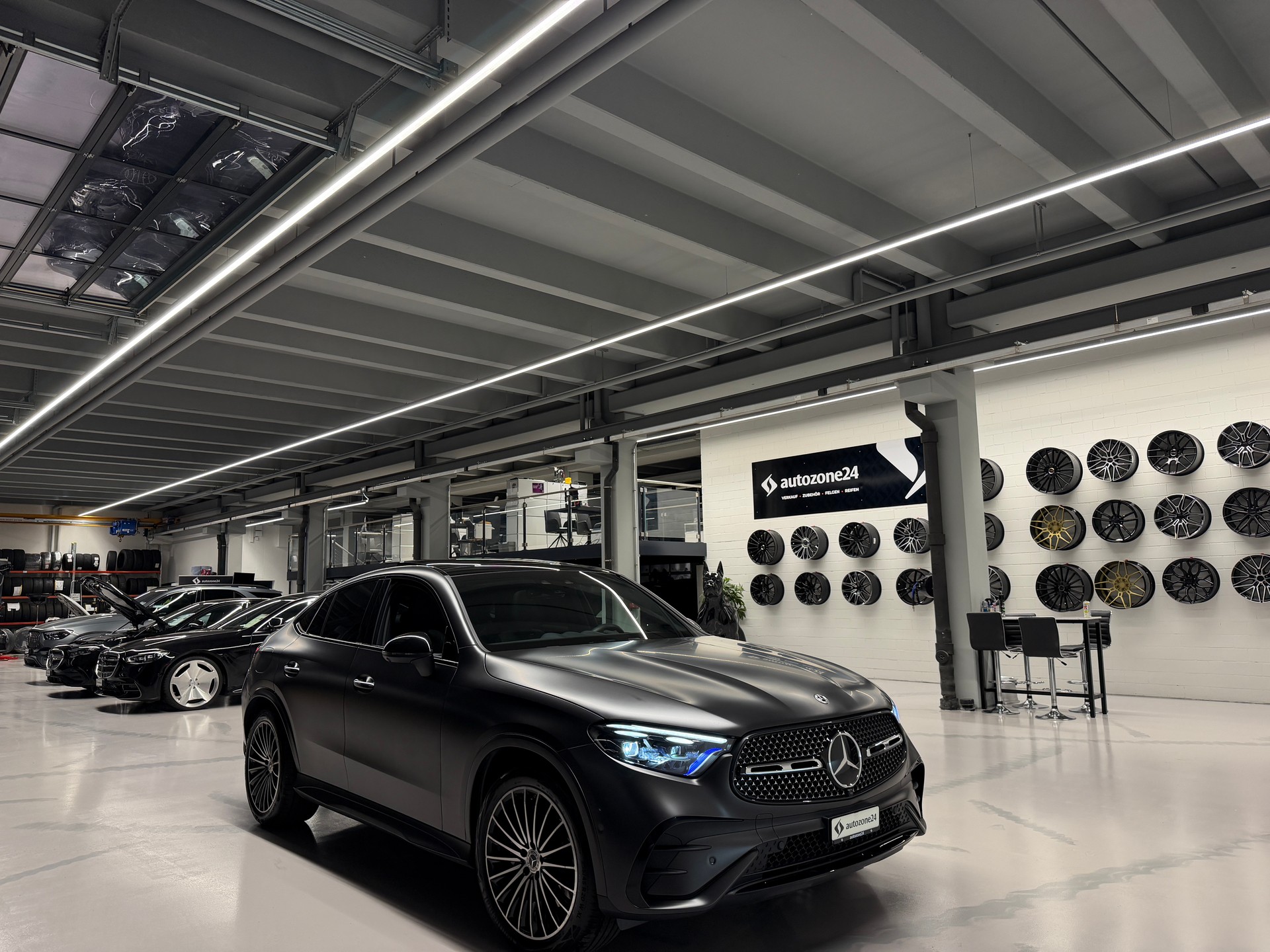 MERCEDES-BENZ GLC 300 AMG Line 4matic Coupé *CH-Auto*Sonderlackierung Manufaktur magno*Gratis Service*Werksgarantie bis 02.2027*-image-8
