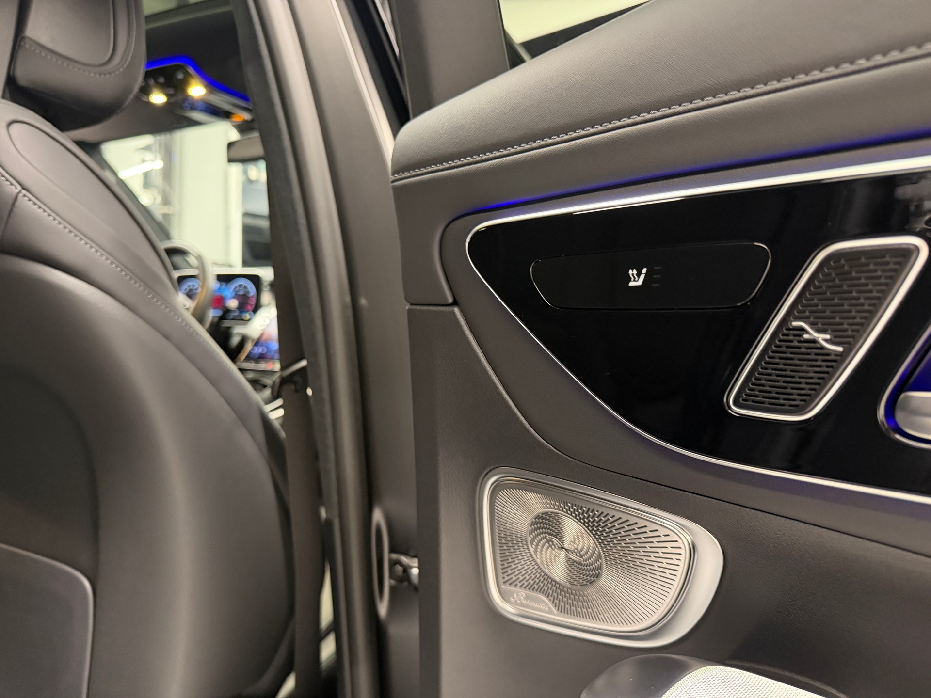 MERCEDES-BENZ GLC 300 AMG Line 4matic Coupé *CH-Auto*Sonderlackierung Manufaktur magno*Gratis Service*Werksgarantie bis 02.2027*-image-23