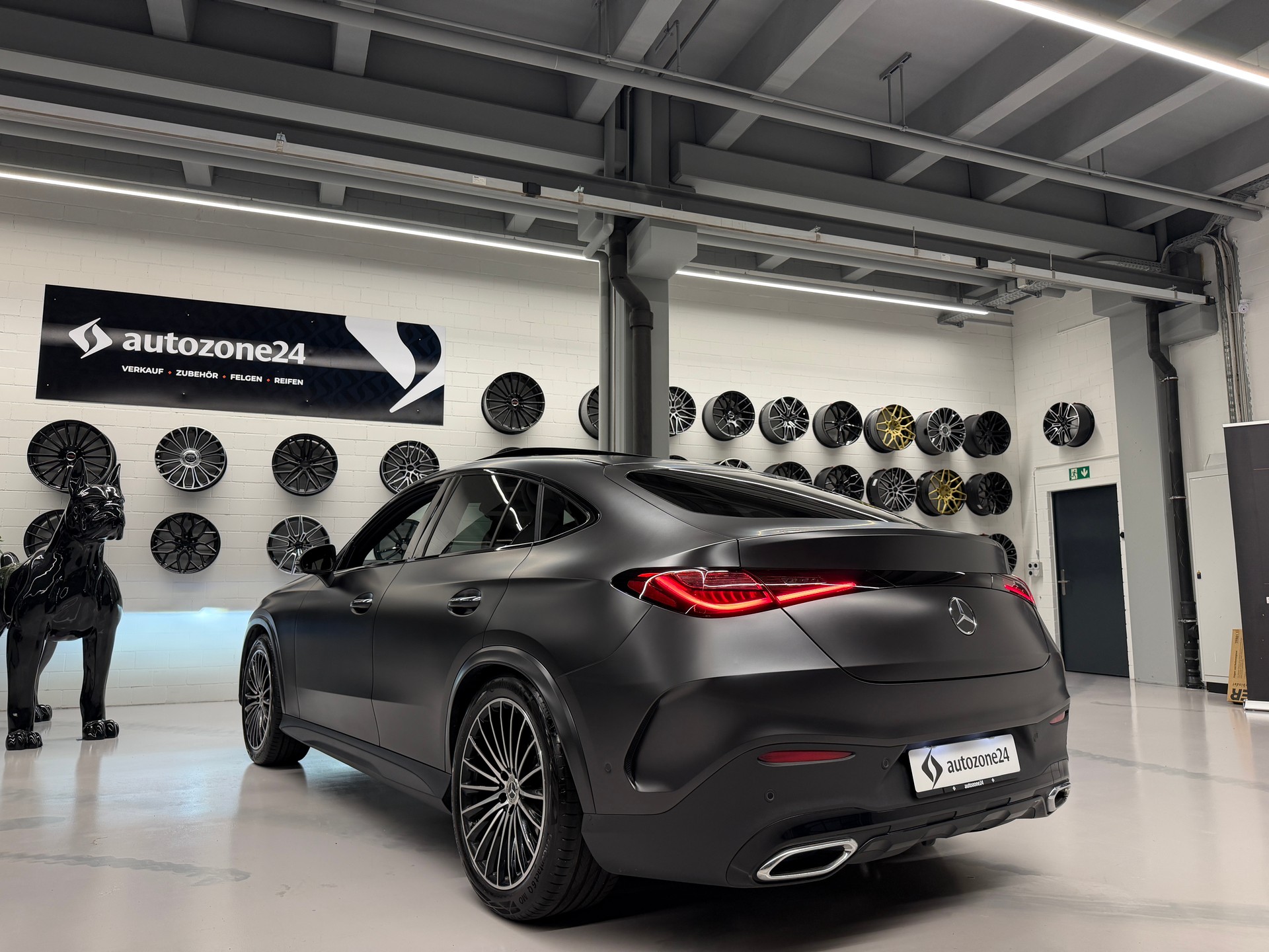 MERCEDES-BENZ GLC 300 AMG Line 4matic Coupé *CH-Auto*Sonderlackierung Manufaktur magno*Gratis Service*Werksgarantie bis 02.2027*-image-10