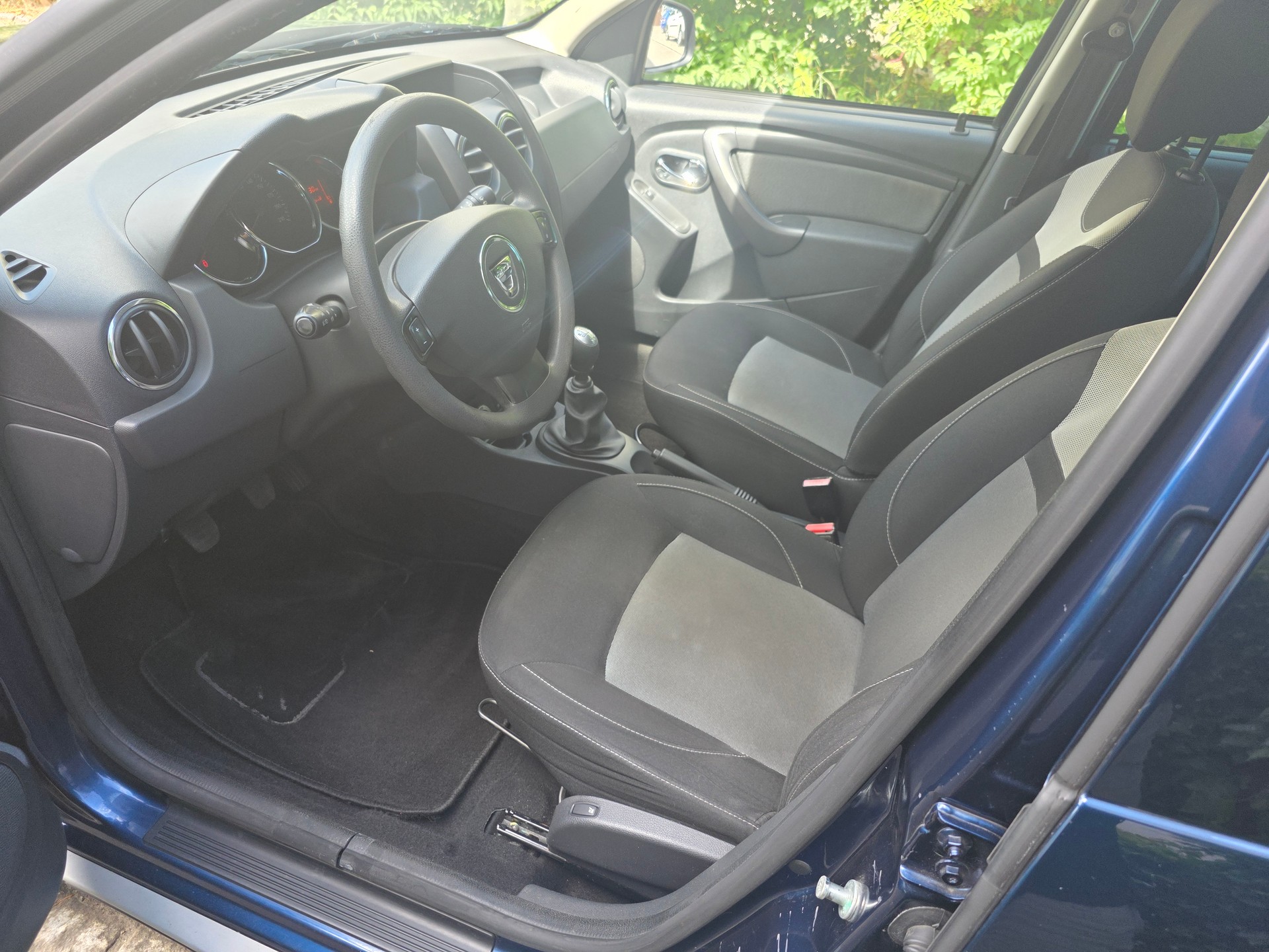 DACIA Duster 1.5 dCi Celebration 4x4-image-7