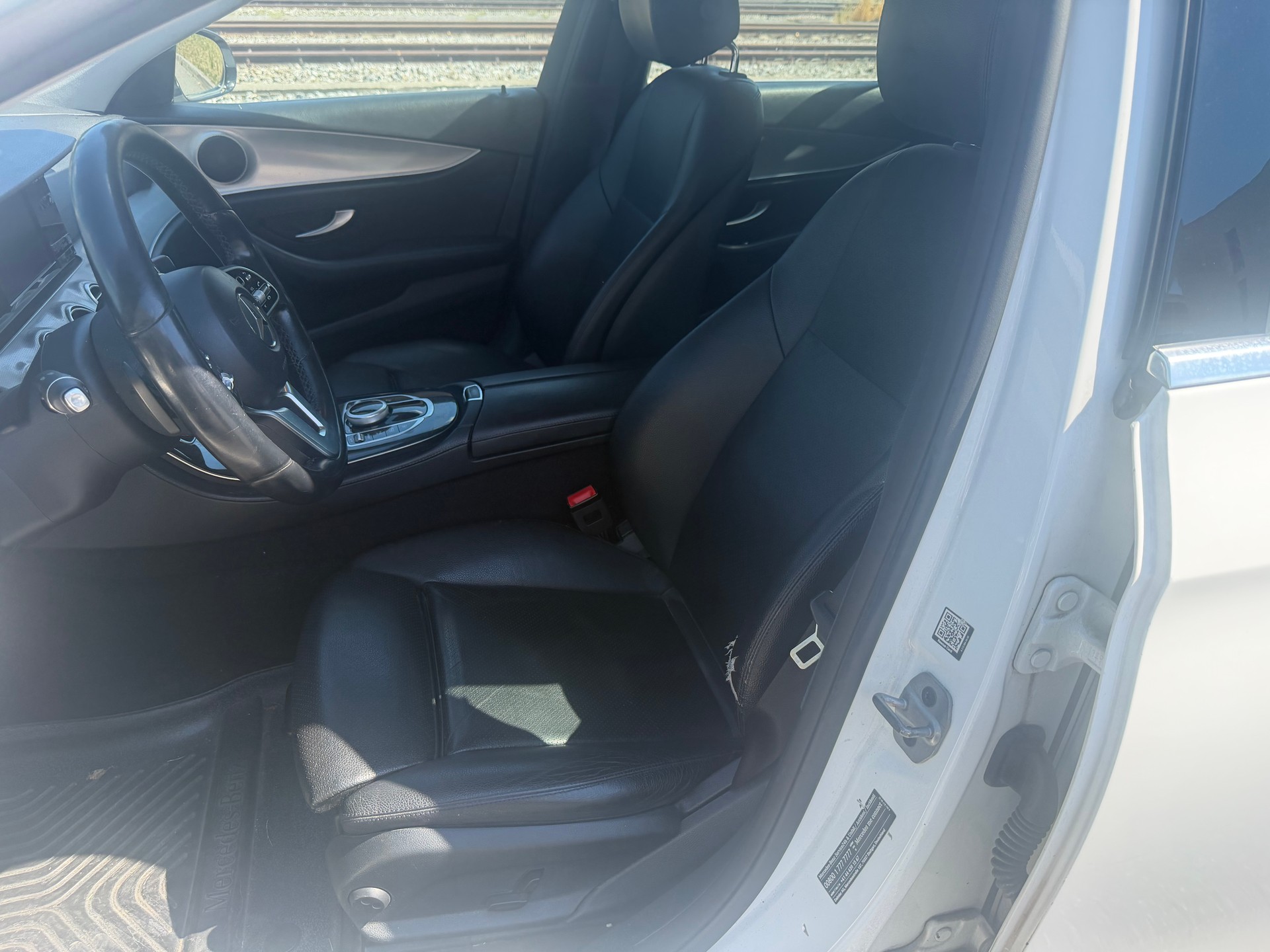 MERCEDES-BENZ E 220 d 4Matic 9G-Tronic-image-11