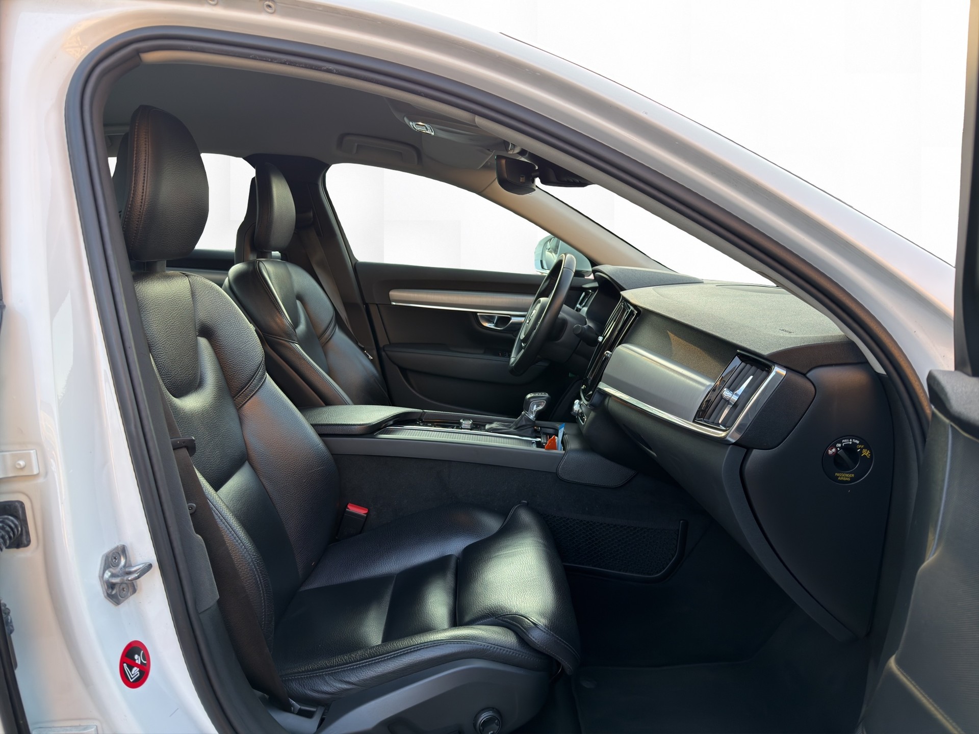 VOLVO S90 D4 Momentum Geartronic-image-10