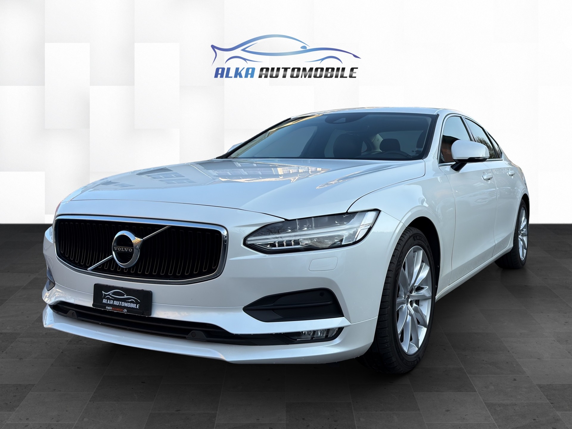 VOLVO S90 D4 Momentum Geartronic-image-2