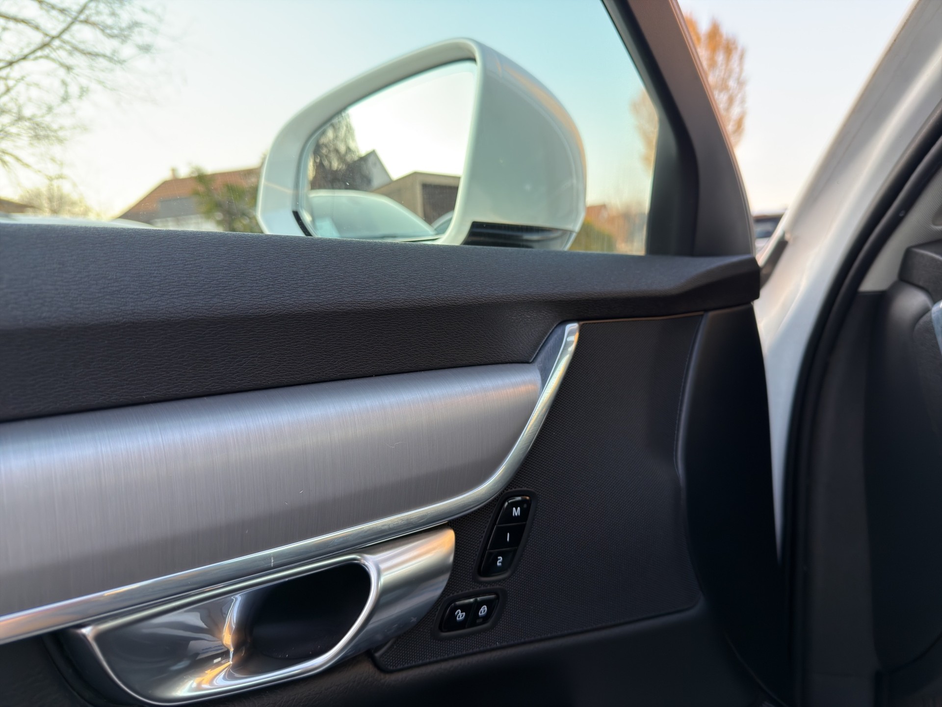 VOLVO S90 D4 Momentum Geartronic-image-13