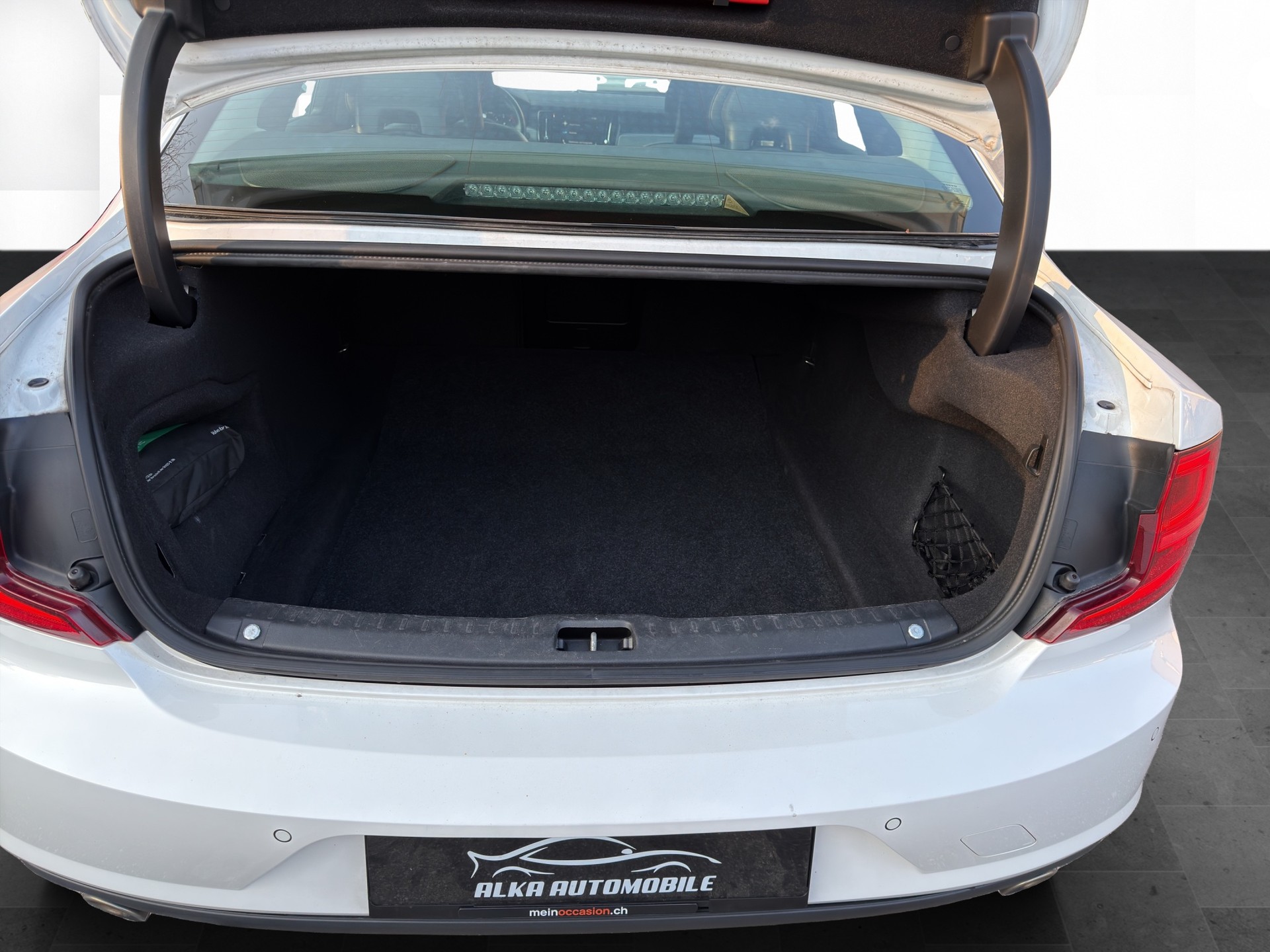 VOLVO S90 D4 Momentum Geartronic-image-9