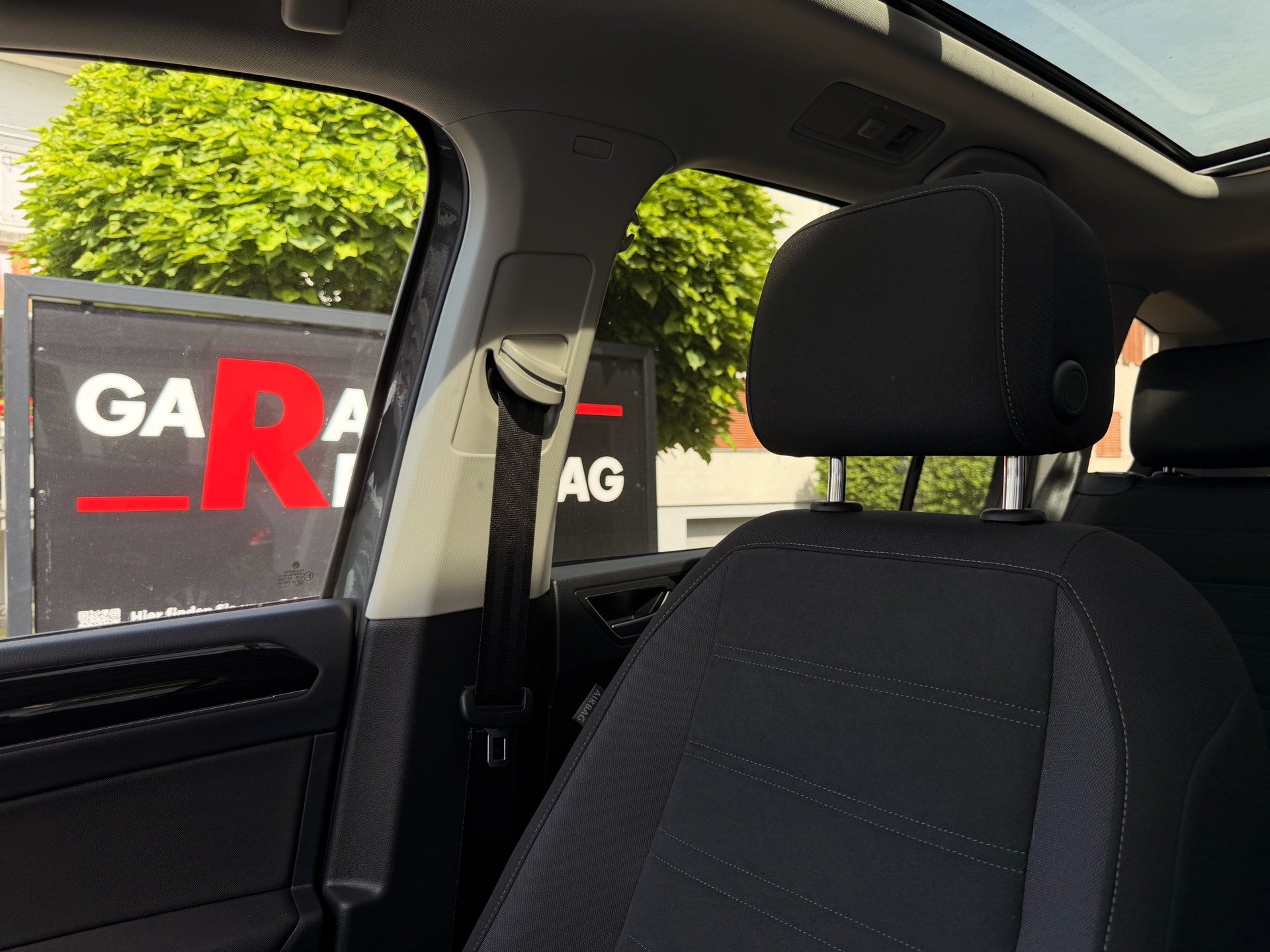 VW Touran 1.5 TSI Highline R-LINE *** TOPAUSGESTATTETER FAMILIENWAGEN ***-image-25