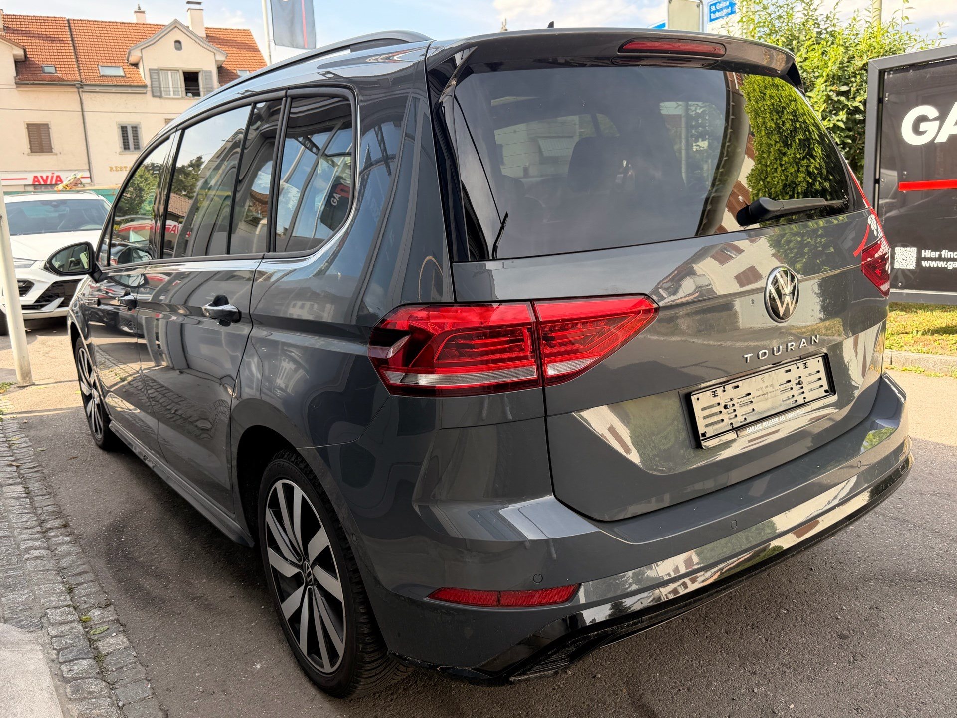 VW Touran 1.5 TSI Highline R-LINE *** TOPAUSGESTATTETER FAMILIENWAGEN ***-image-5