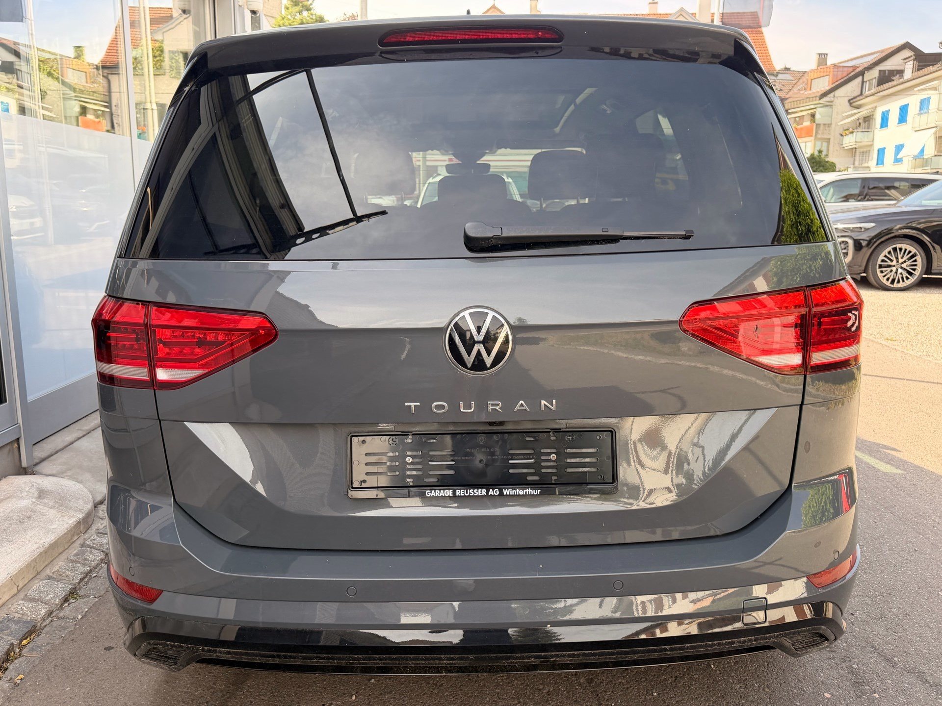 VW Touran 1.5 TSI Highline R-LINE *** TOPAUSGESTATTETER FAMILIENWAGEN ***-image-4