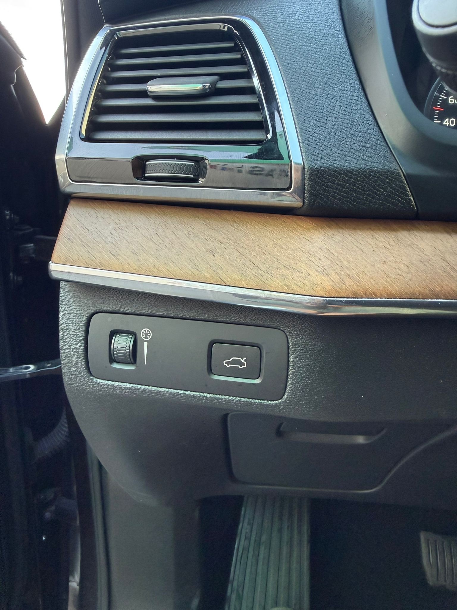 VOLVO XC90 D5 AWD Inscription Geartronic-image-13