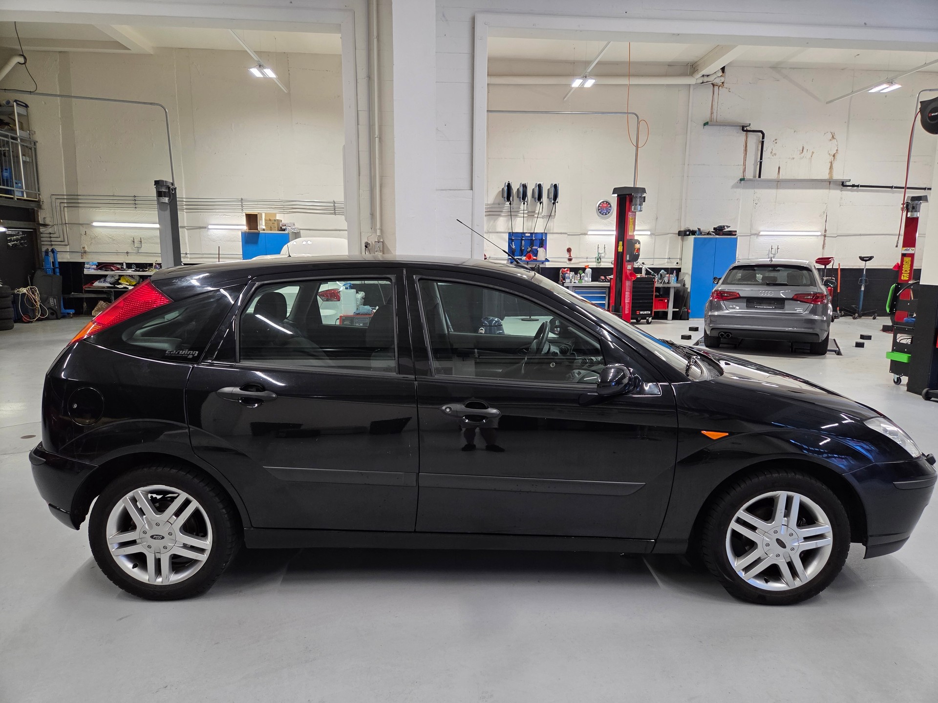 FORD Focus 2.0i 16V Automat-showroom-element-2