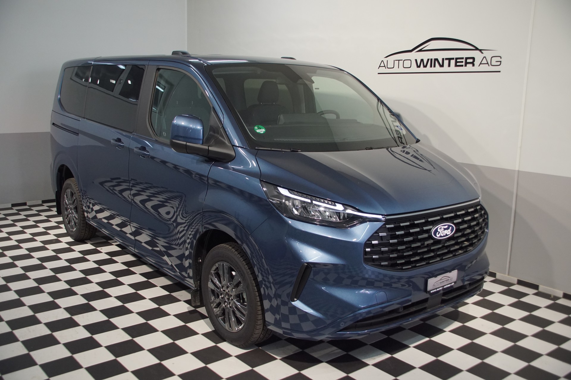 FORD Tourneo Bus 320 L1H1 Titanium Automat