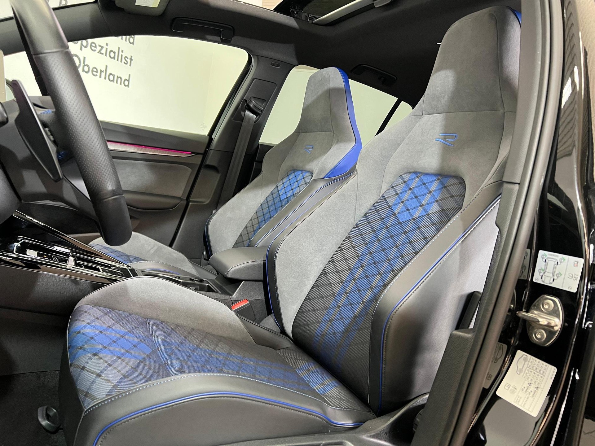 VW Golf 2.0 TSI R Black Edition DSG 4 Motion-image-6