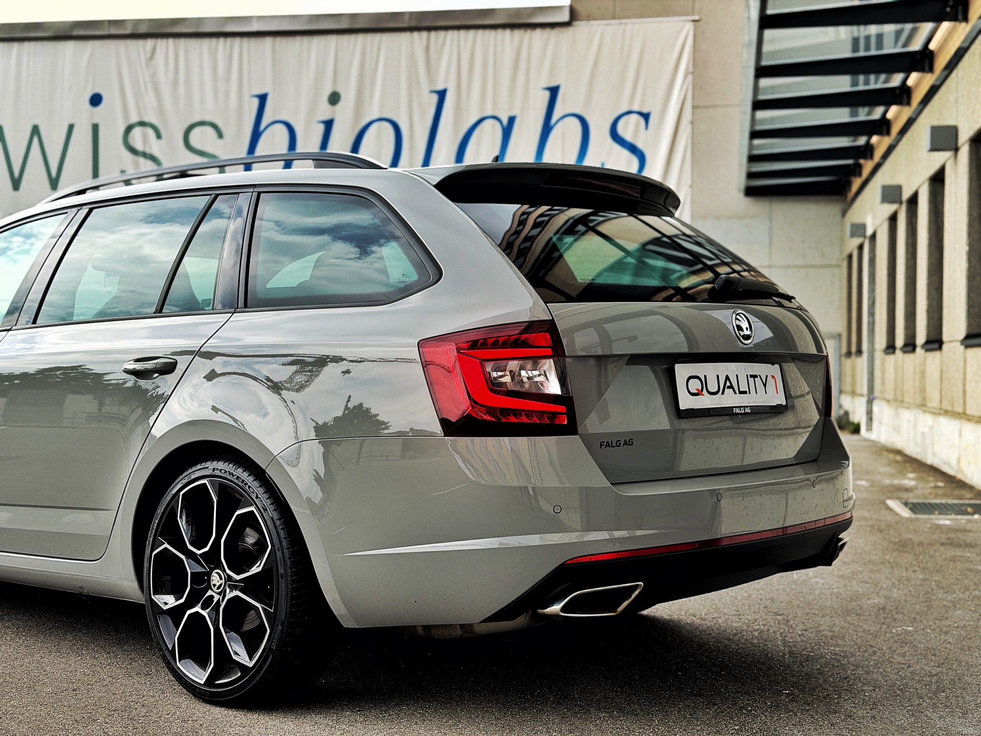 SKODA Octavia Combi 2.0 TDI RS 4x4 DSG-image-11