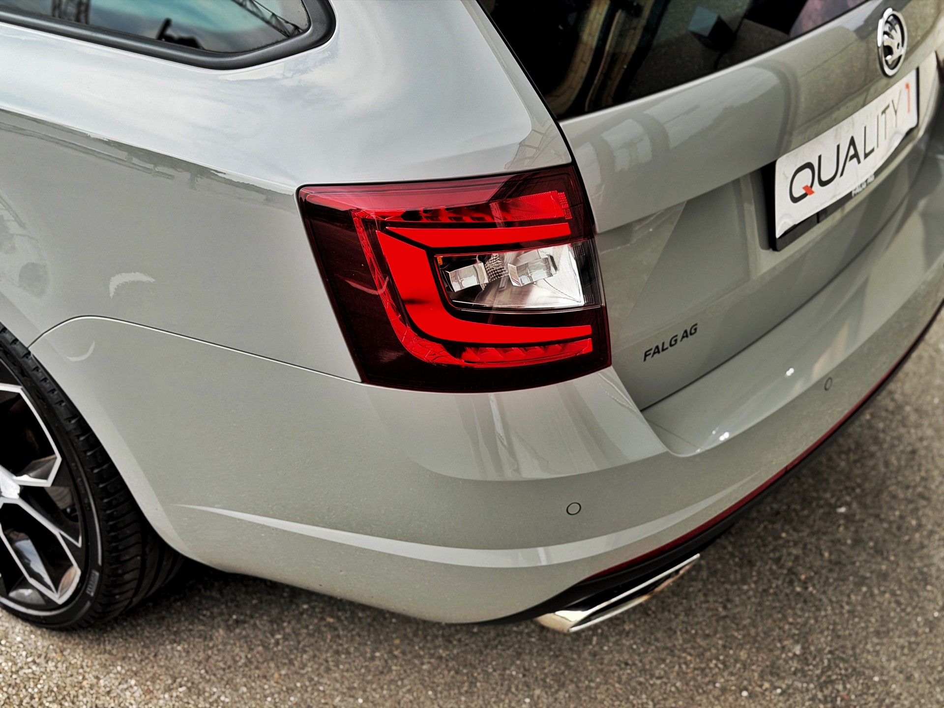 SKODA Octavia Combi 2.0 TDI RS 4x4 DSG-image-12