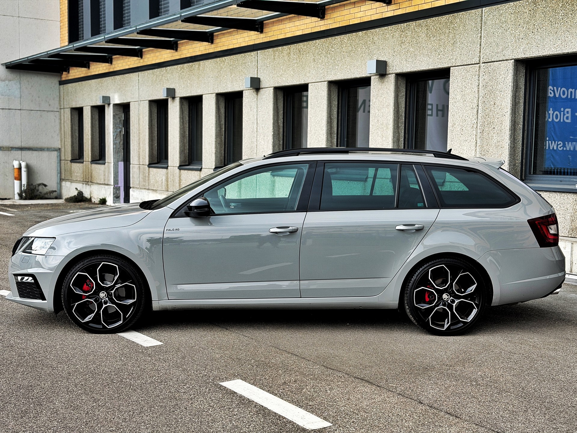 SKODA Octavia Combi 2.0 TDI RS 4x4 DSG-showroom-element-1