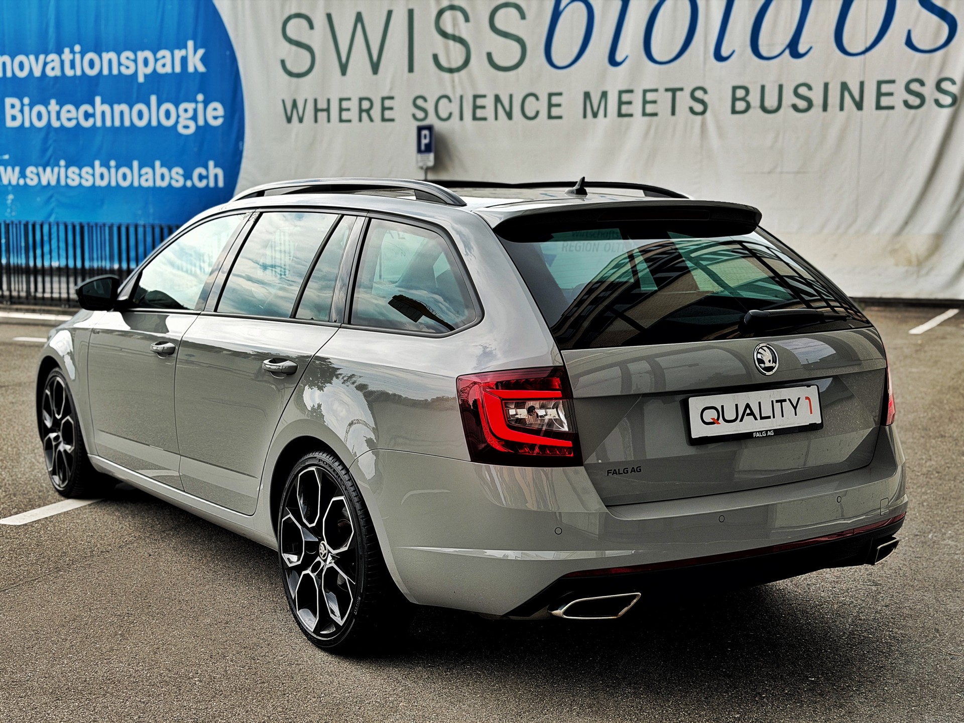 SKODA Octavia Combi 2.0 TDI RS 4x4 DSG-showroom-element-2
