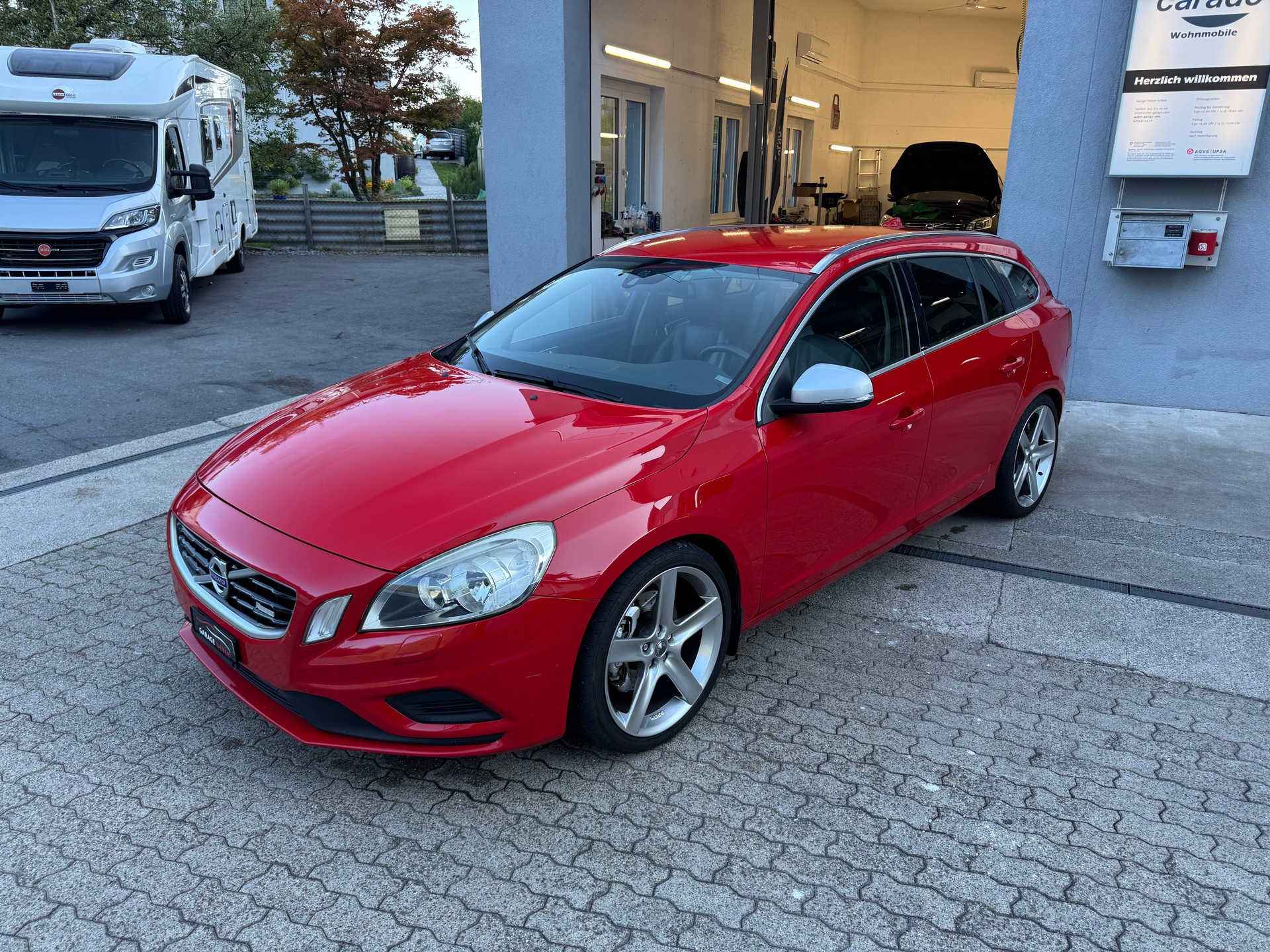 VOLVO V60 T6 AWD R-Design Geartronic-image-1
