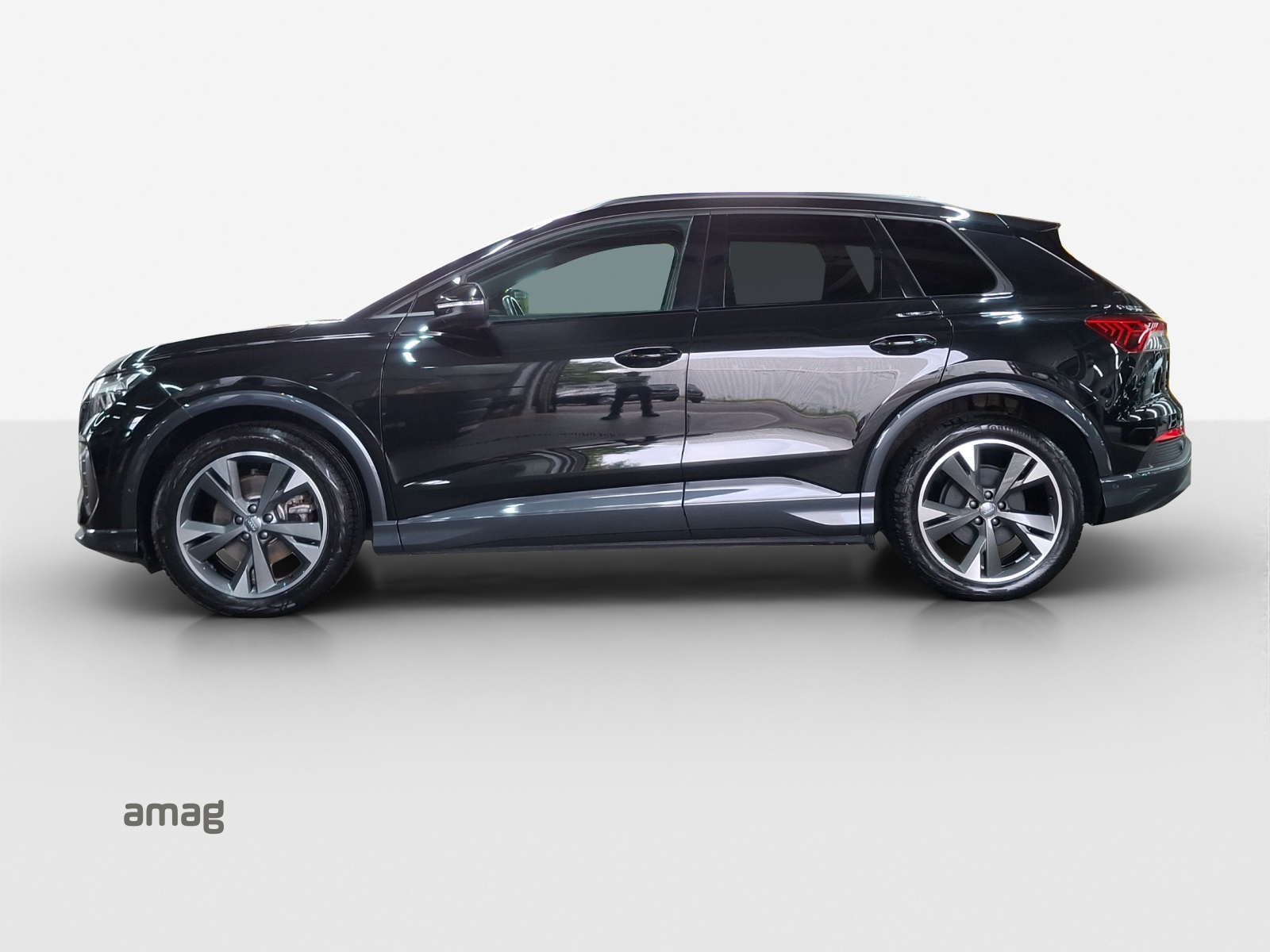 AUDI Q4 e-tron 35-showroom-element-1