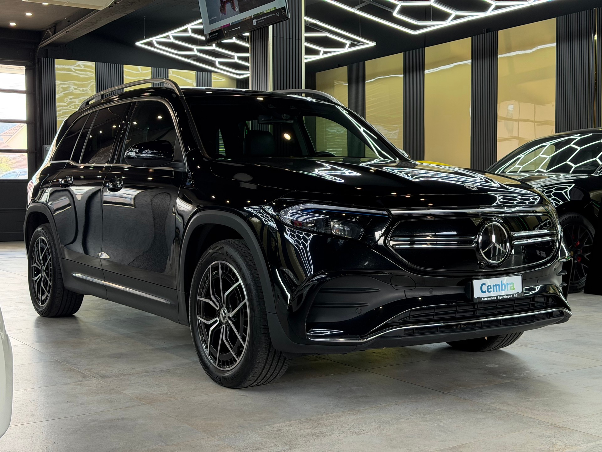 MERCEDES-BENZ EQB 350 AMG Line 4Matic-showroom-element-2
