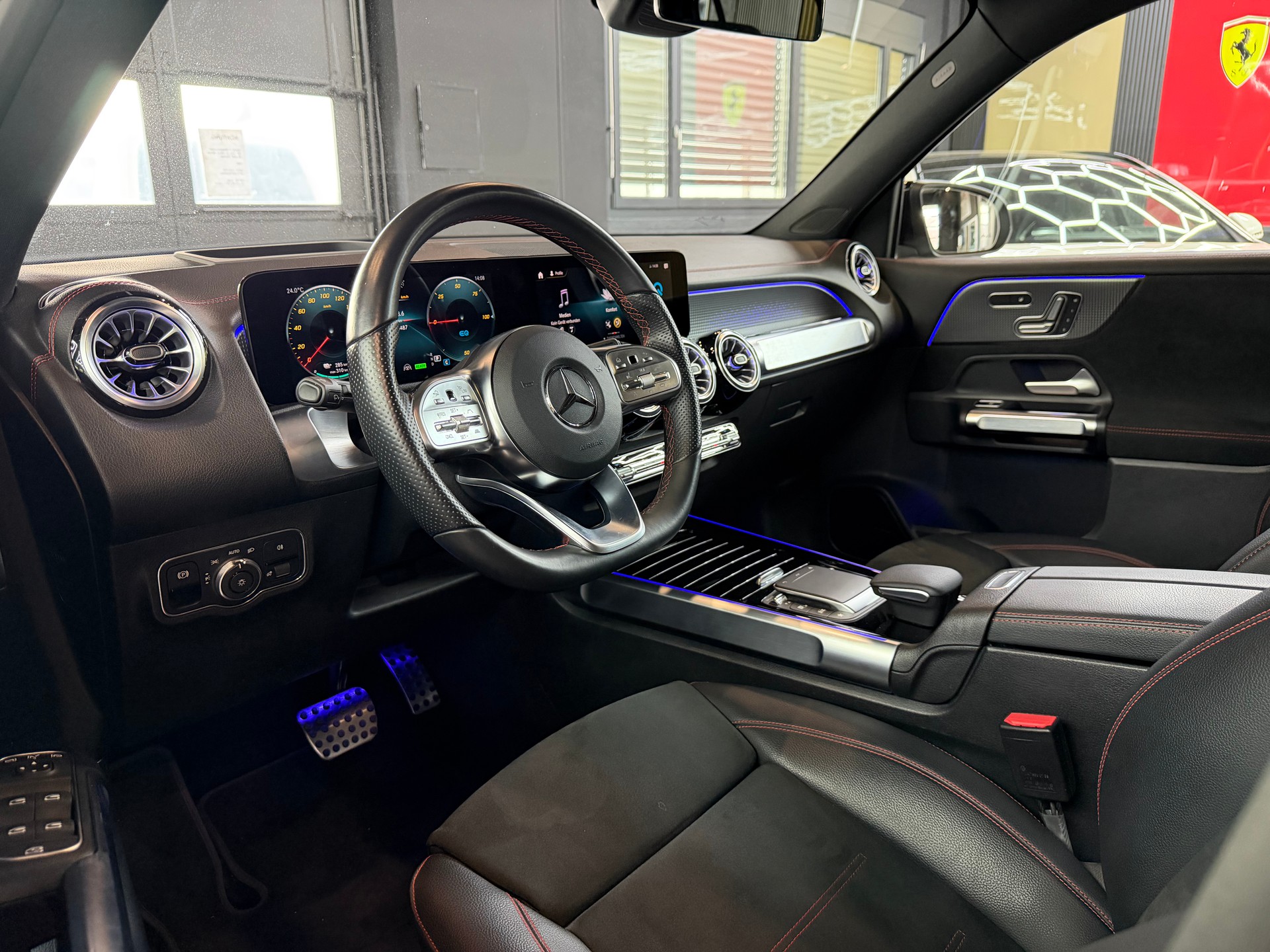 MERCEDES-BENZ EQB 350 AMG Line 4Matic-image-8