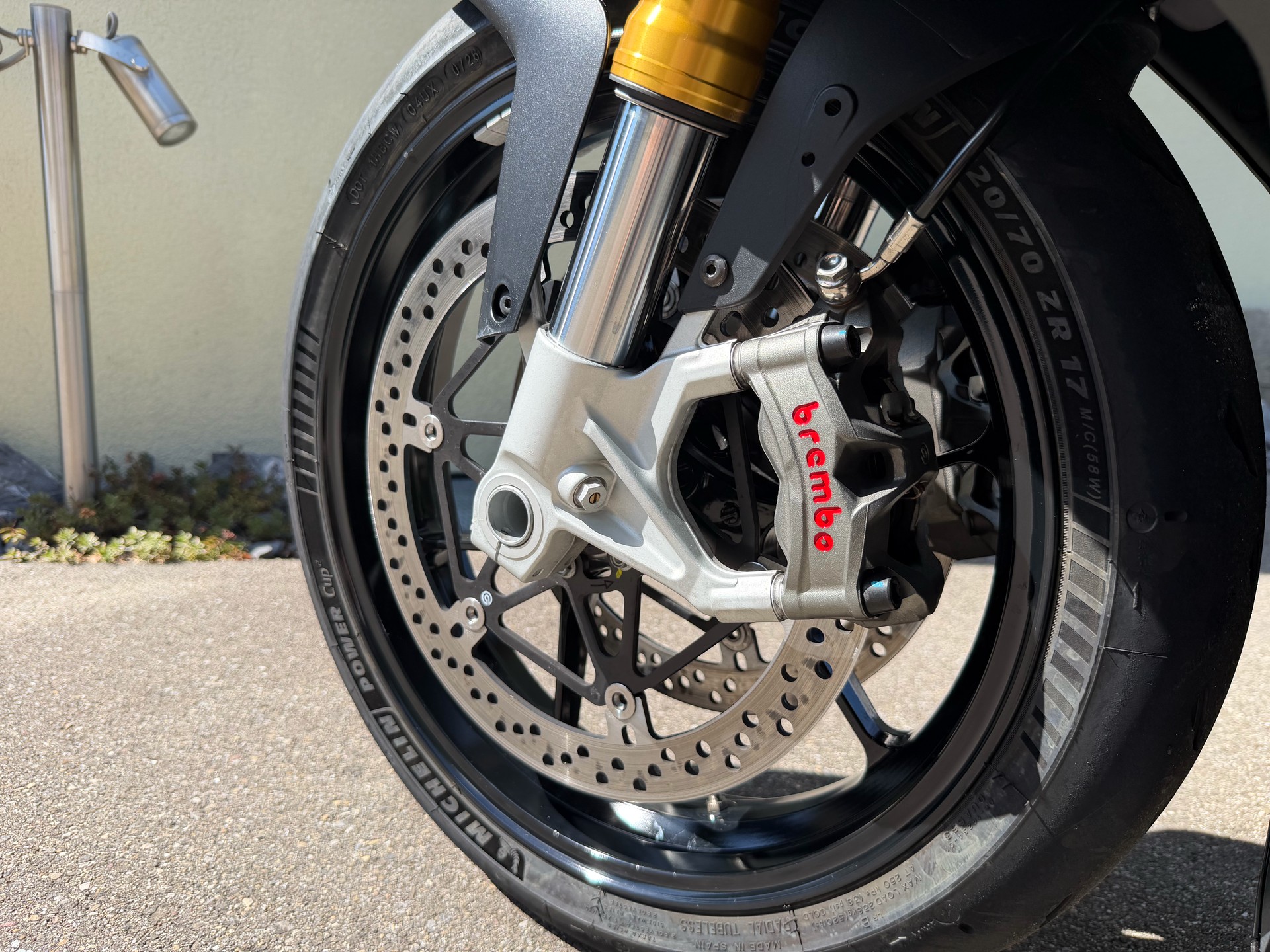 APRILIA RSV4 1100-image-11