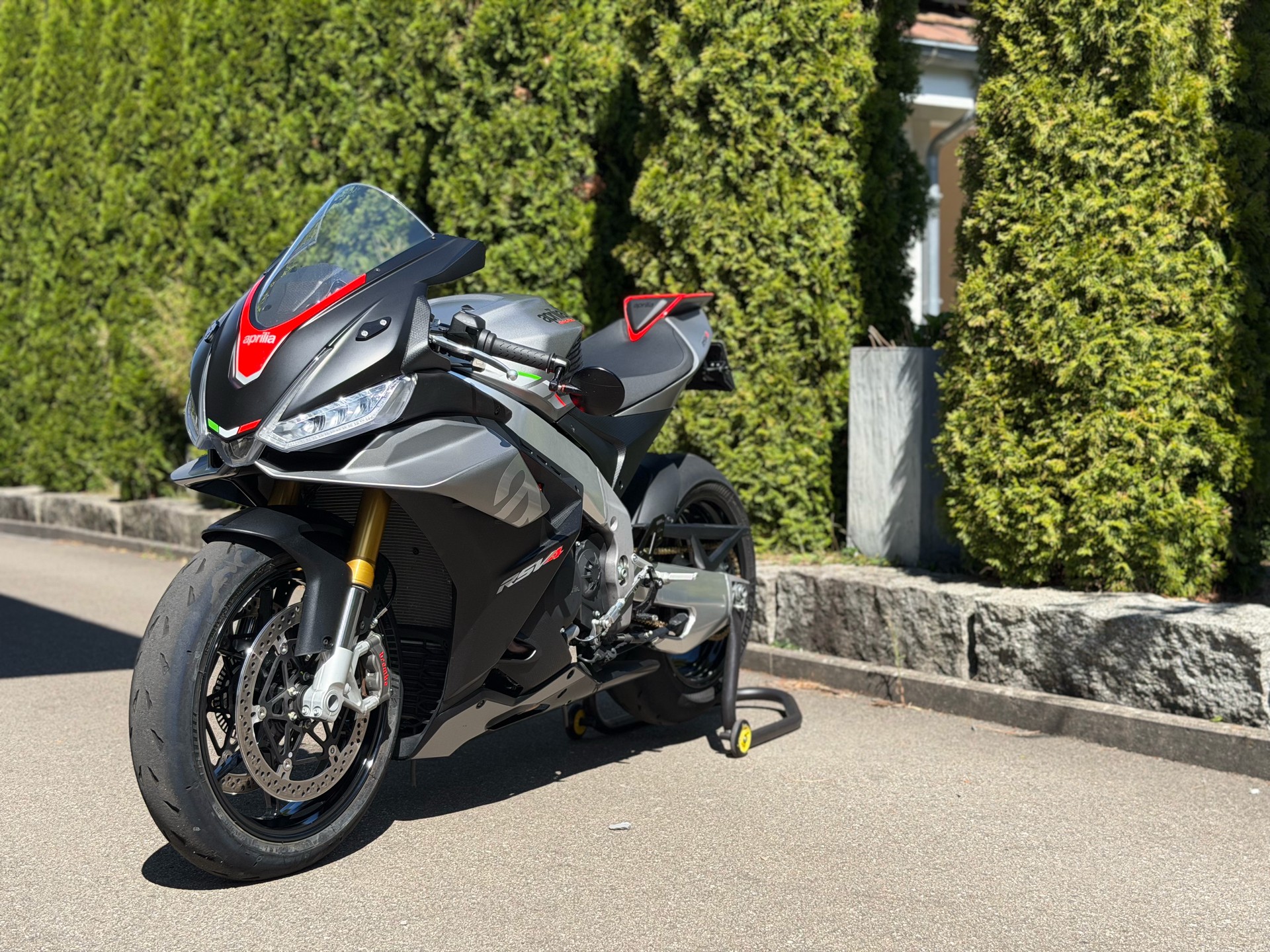 APRILIA RSV4 1100-image-3