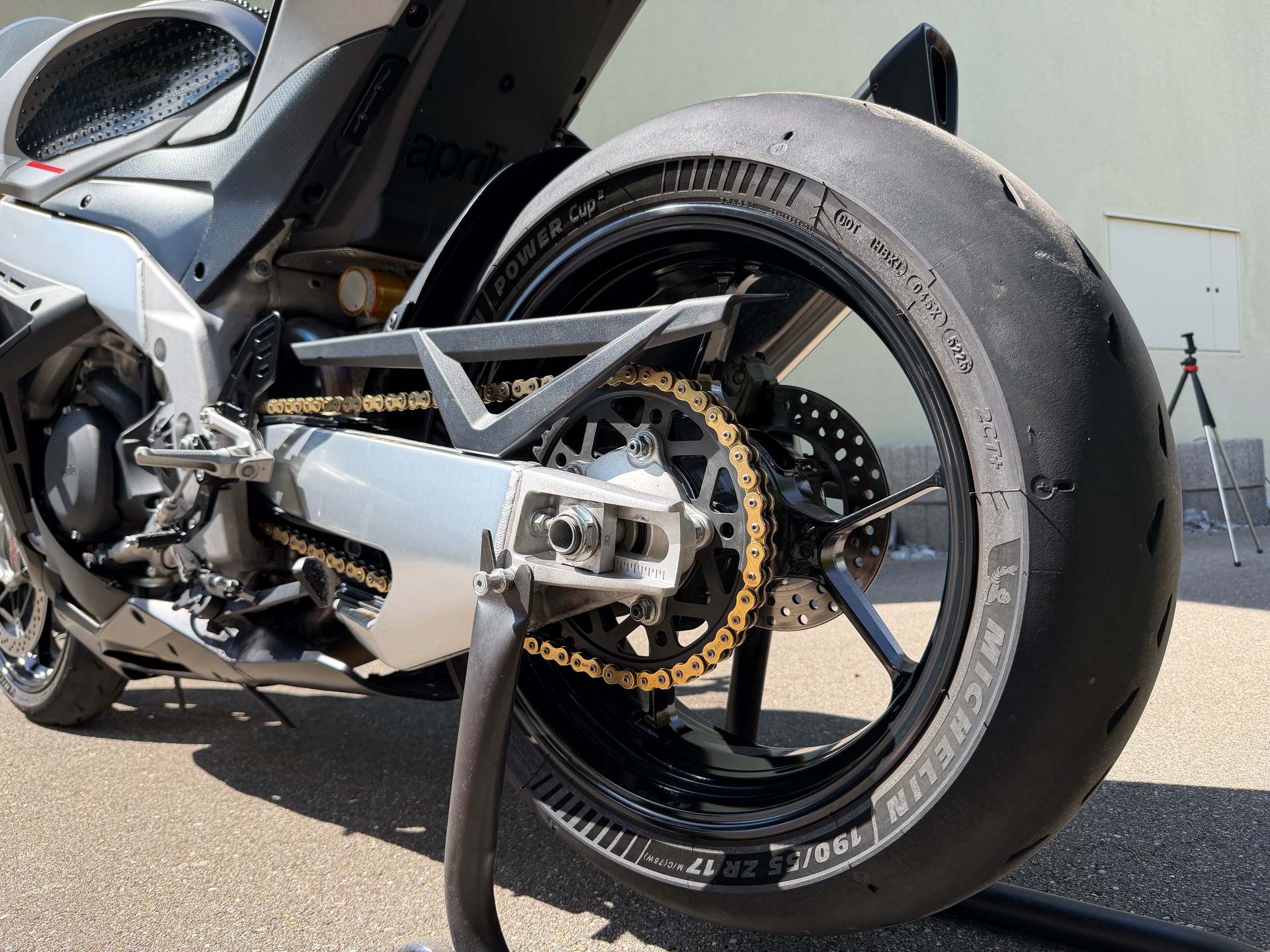 APRILIA RSV4 1100-image-9