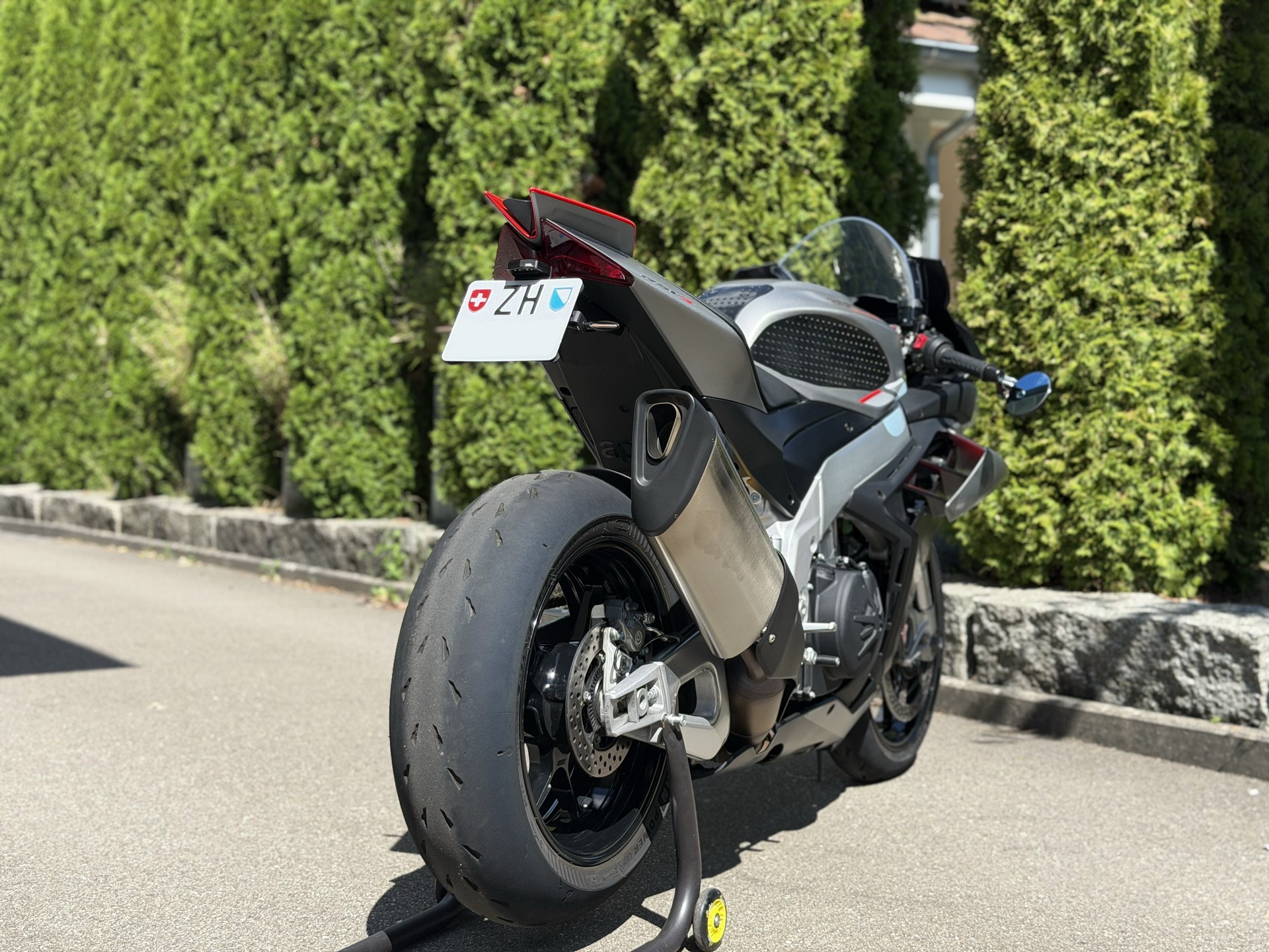 APRILIA RSV4 1100-image-4