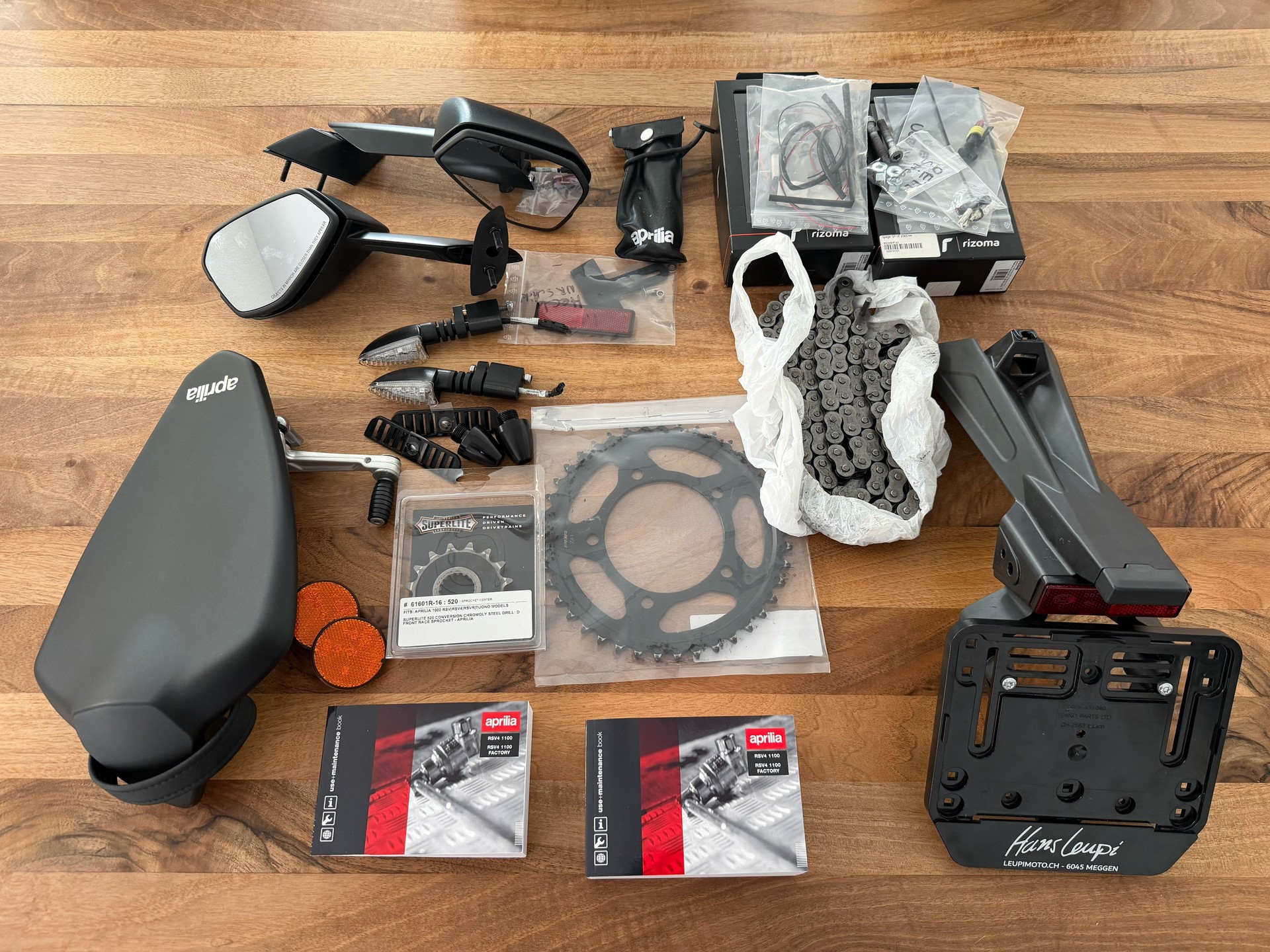 APRILIA RSV4 1100-image-14