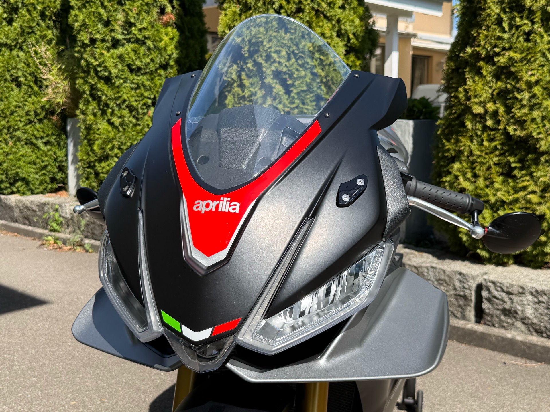 APRILIA RSV4 1100-image-8