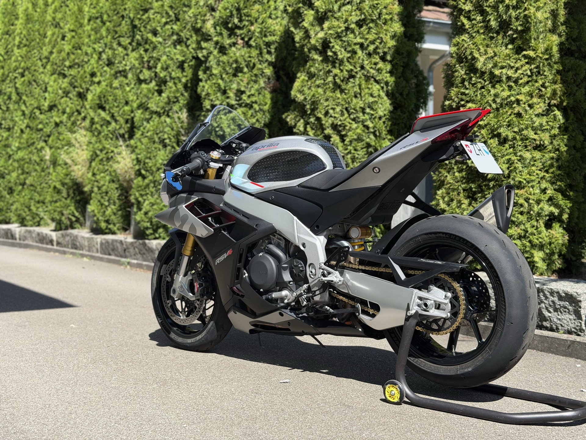 APRILIA RSV4 1100-image-5