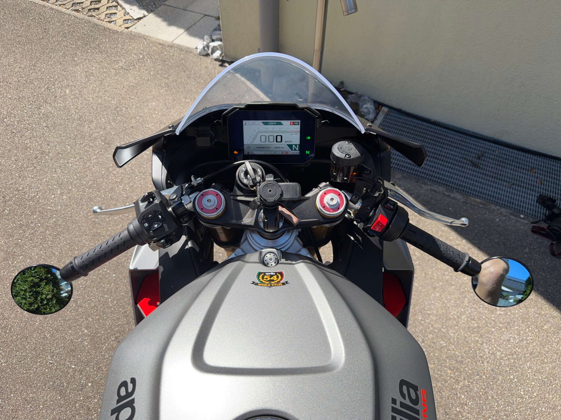 APRILIA RSV4 1100-image-6