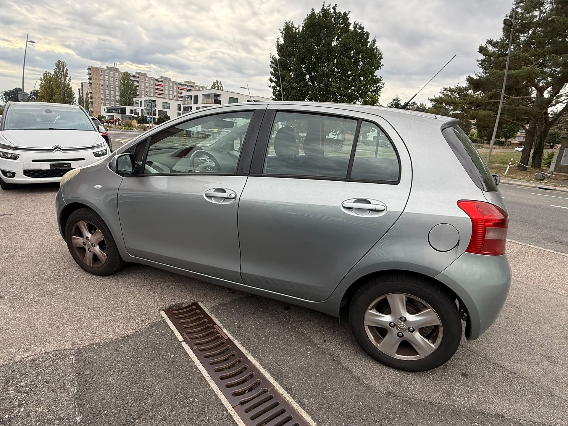 TOYOTA Yaris 1.3 Chic Multimode-image-5