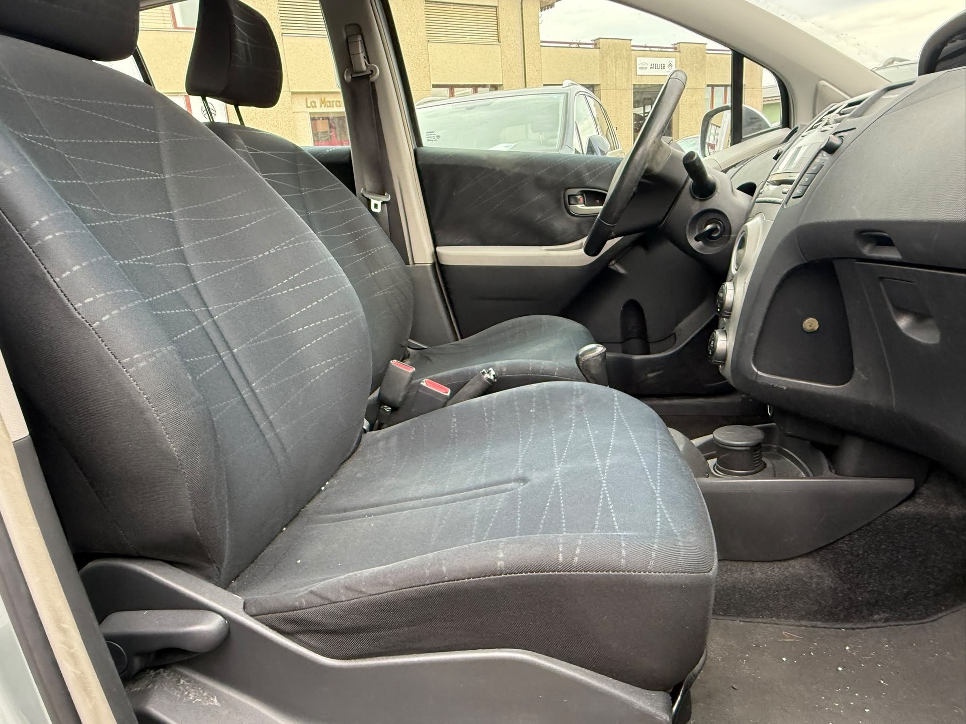 TOYOTA Yaris 1.3 Chic Multimode-image-11