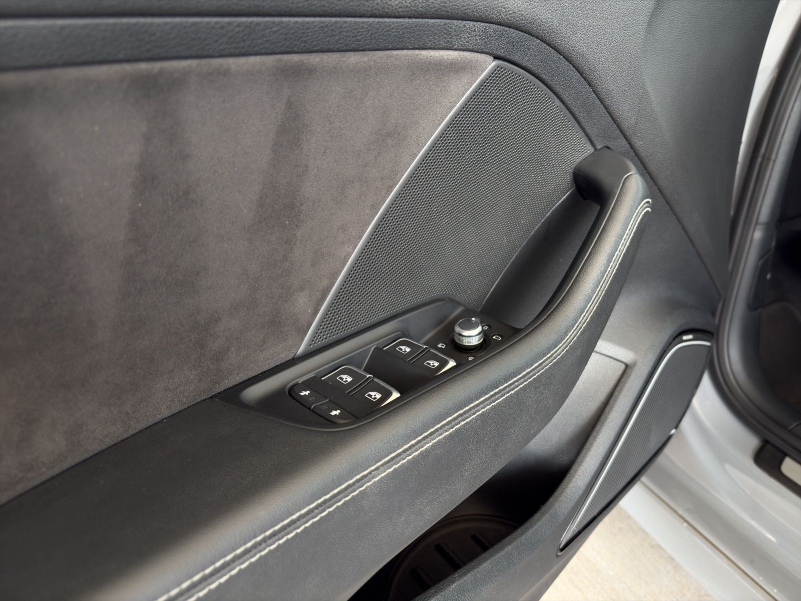 AUDI RS3 Limousine 2.5 TSI quattro S-tronic-image-18