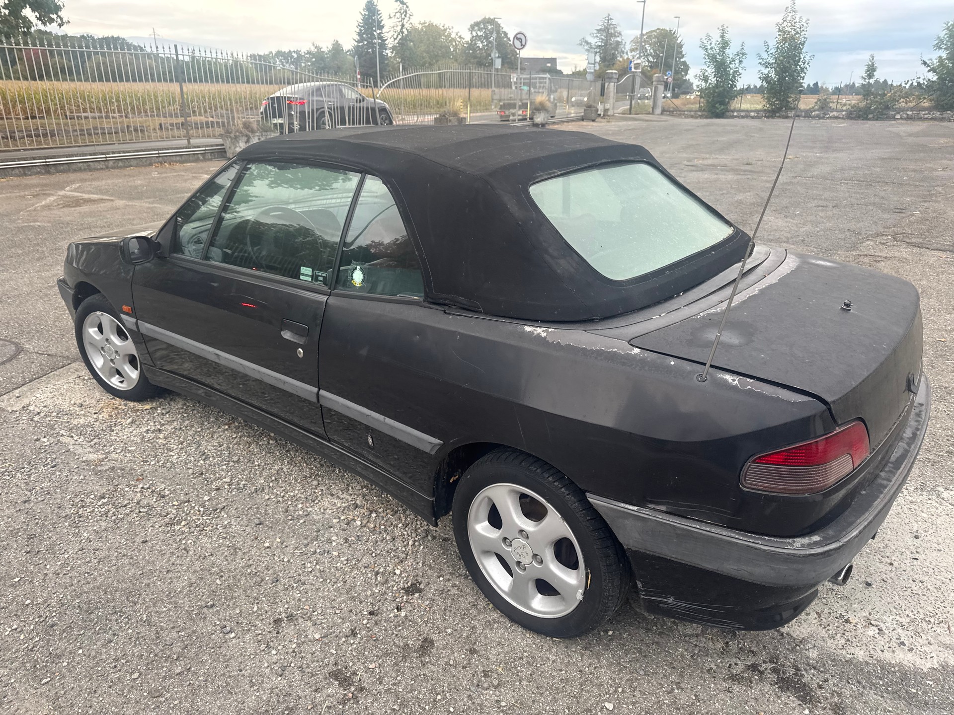 PEUGEOT 306 Cabrio 2.0 Swiss-image-3