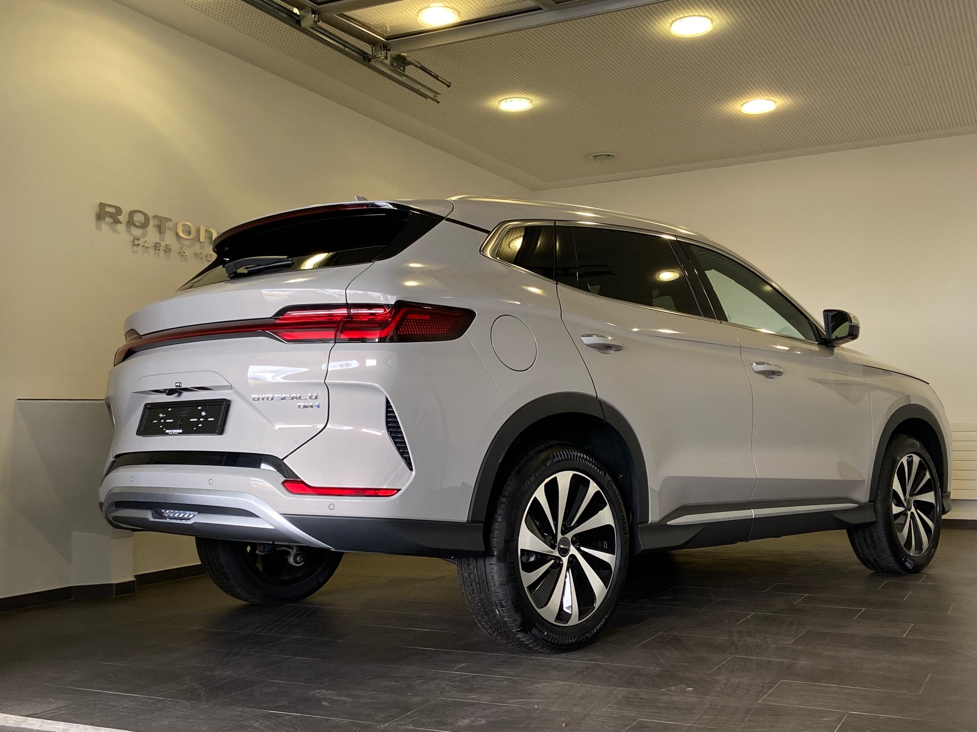 BYD Seal U DM-i Design AWD-showroom-element-1