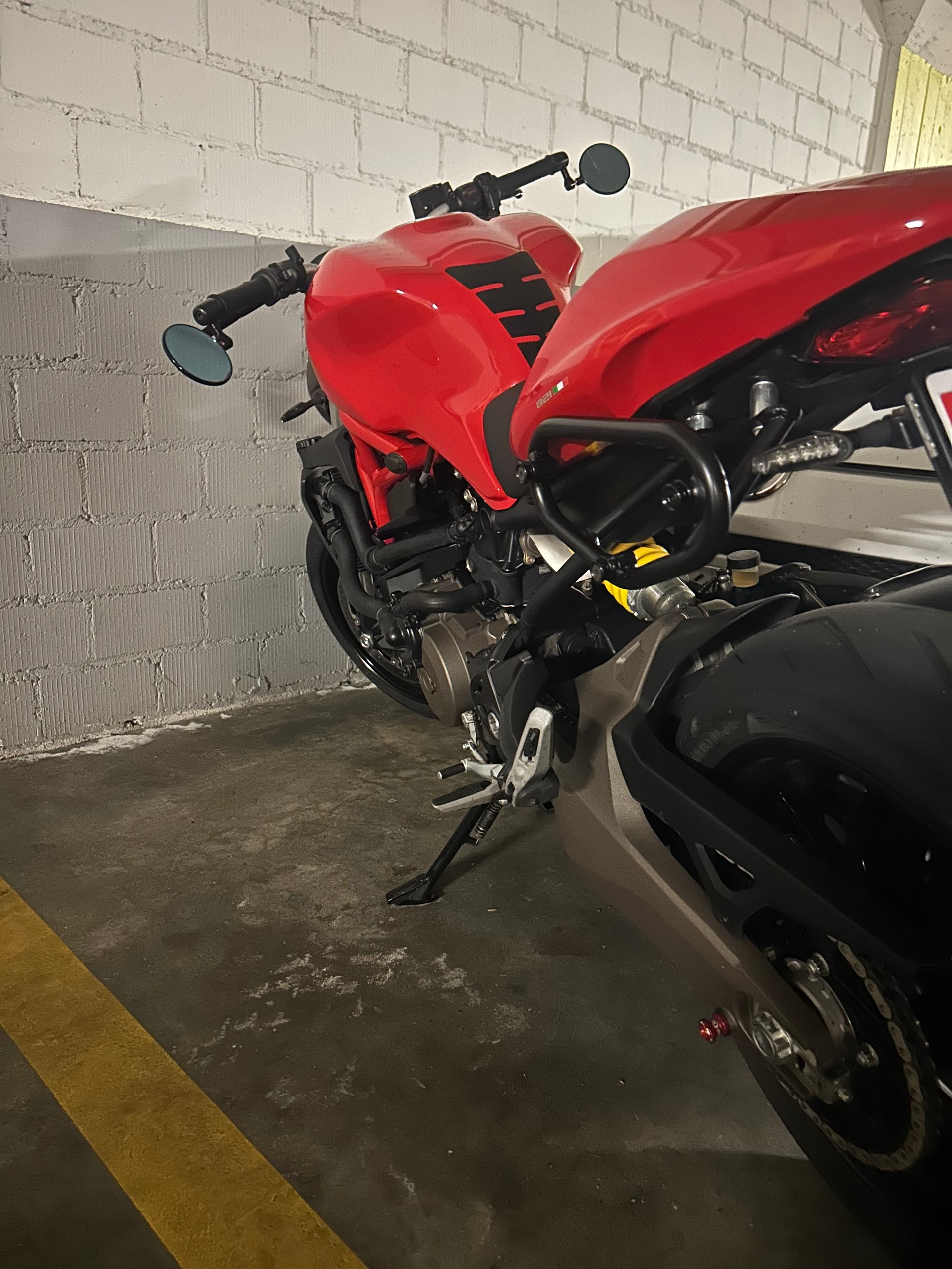 DUCATI Monster 821-image-7