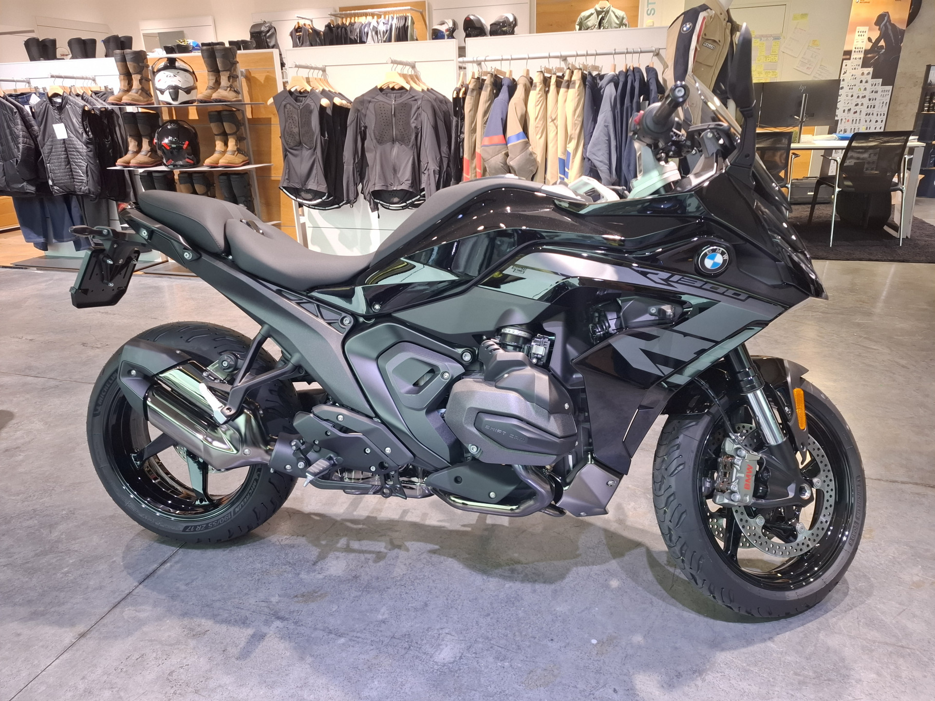 BMW R 1300 RS Triple Black-image-1