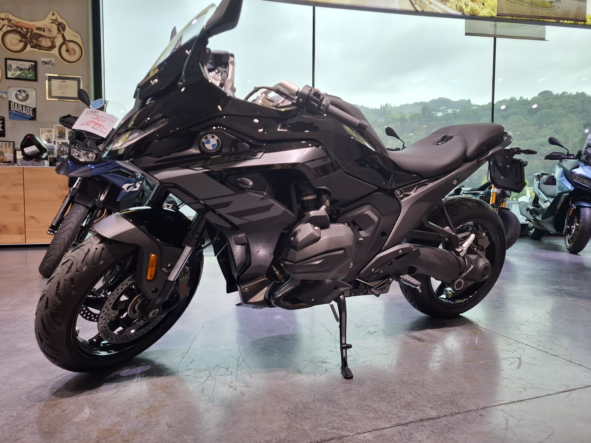BMW R 1300 RS Triple Black-image-2