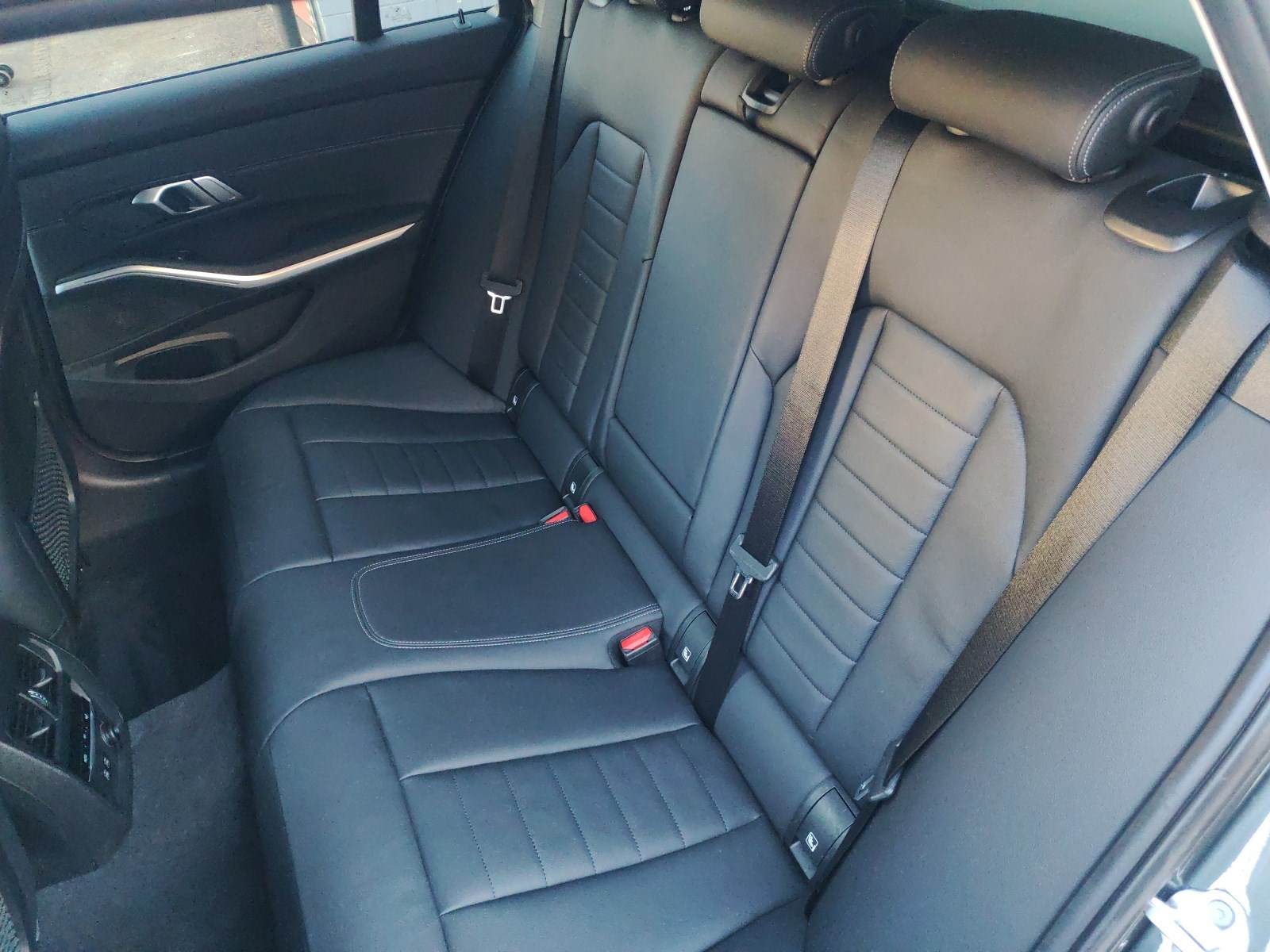BMW 320d xDrive Touring Sport-image-13