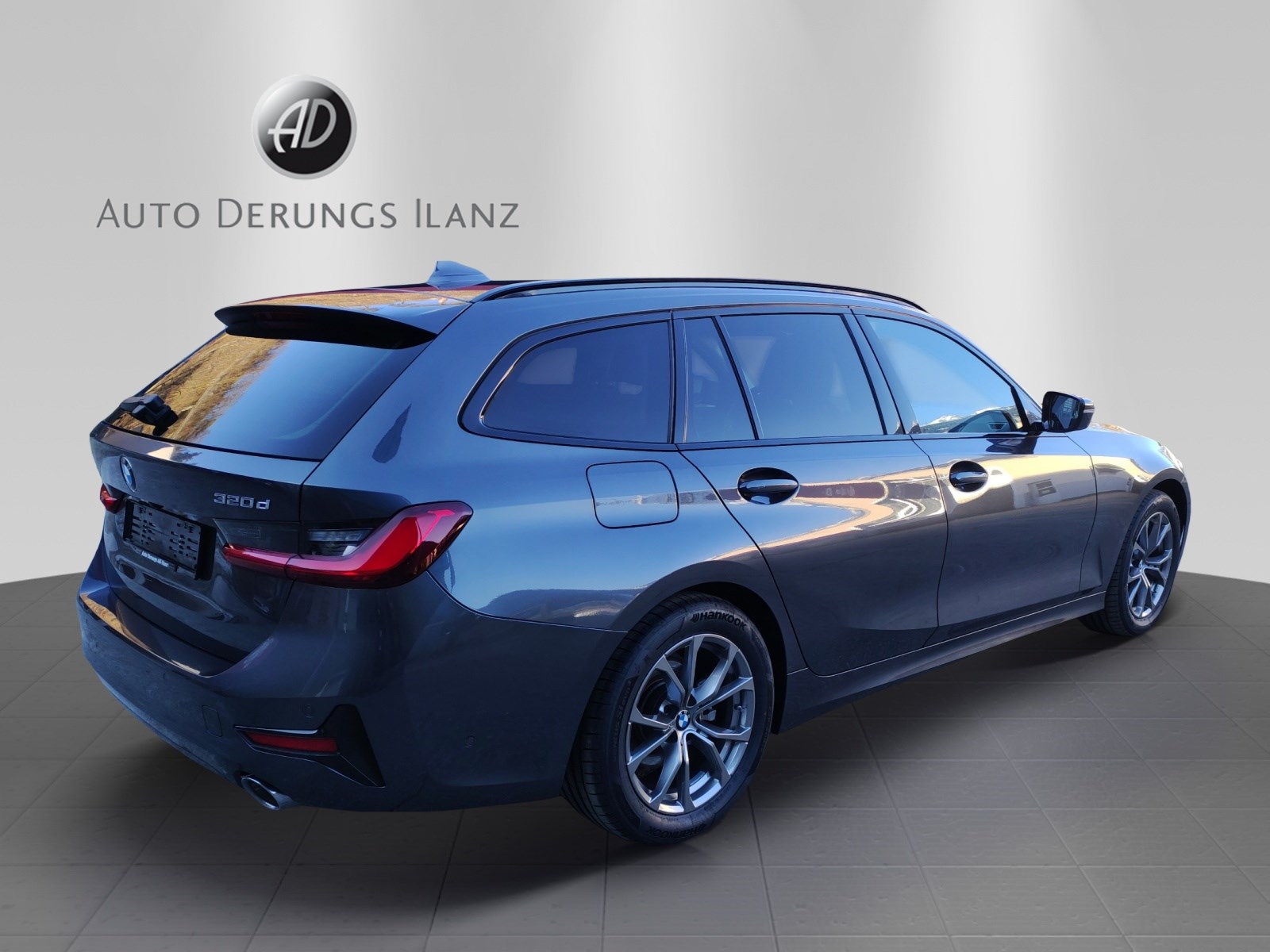 BMW 320d xDrive Touring Sport-showroom-element-1