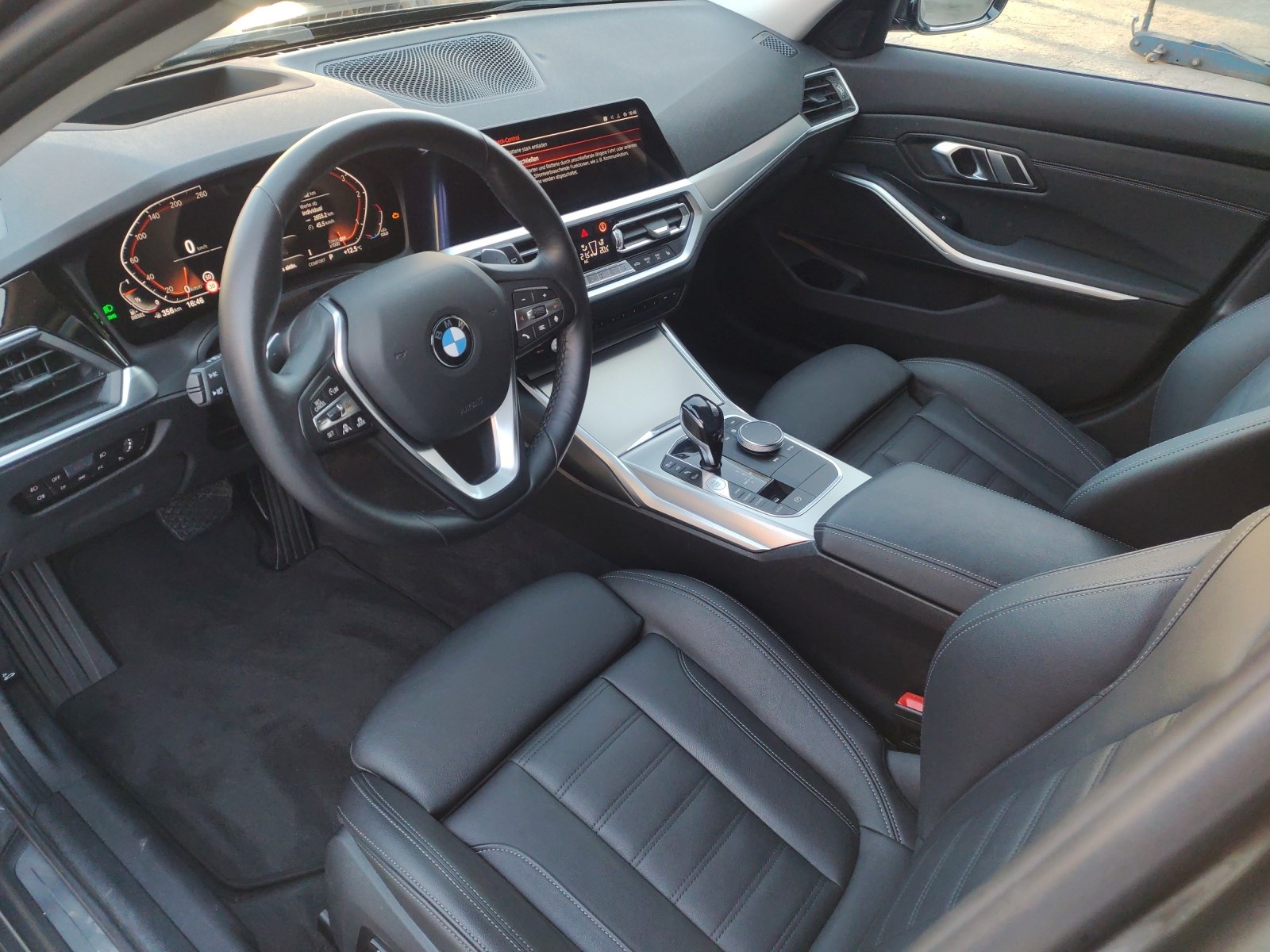 BMW 320d xDrive Touring Sport-image-8