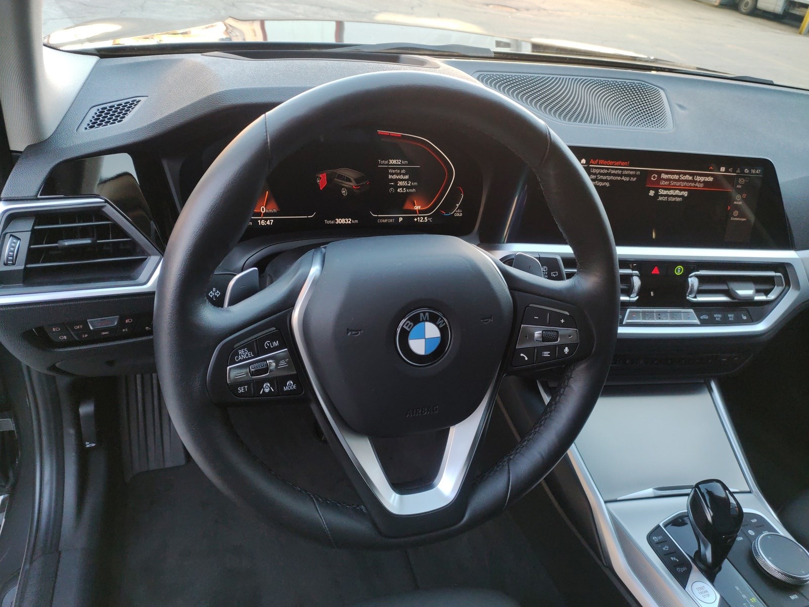 BMW 320d xDrive Touring Sport-image-9