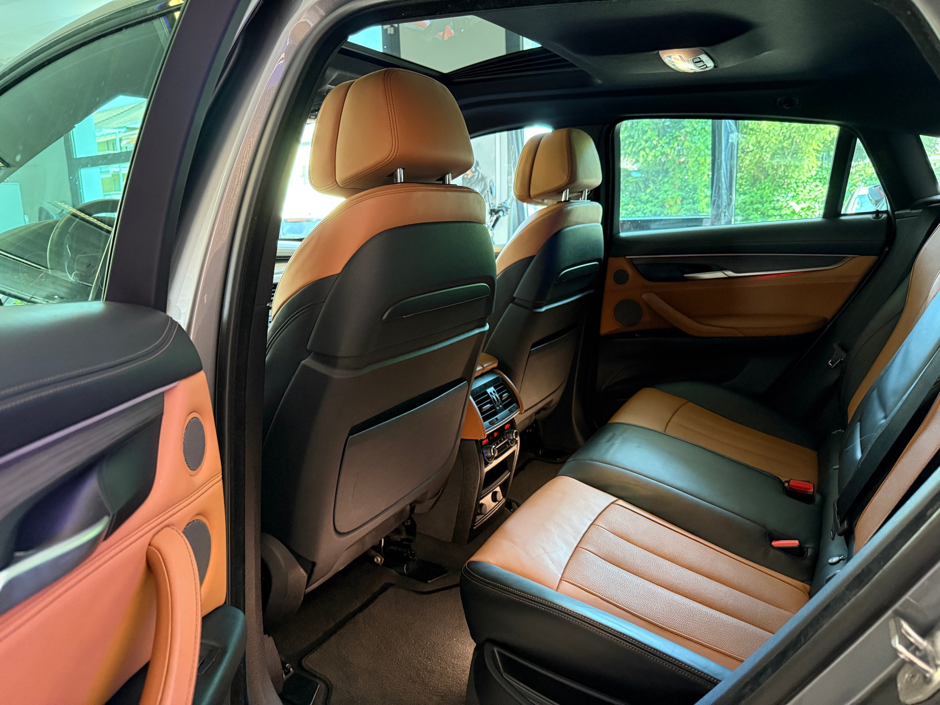 BMW X6 M50d-image-12