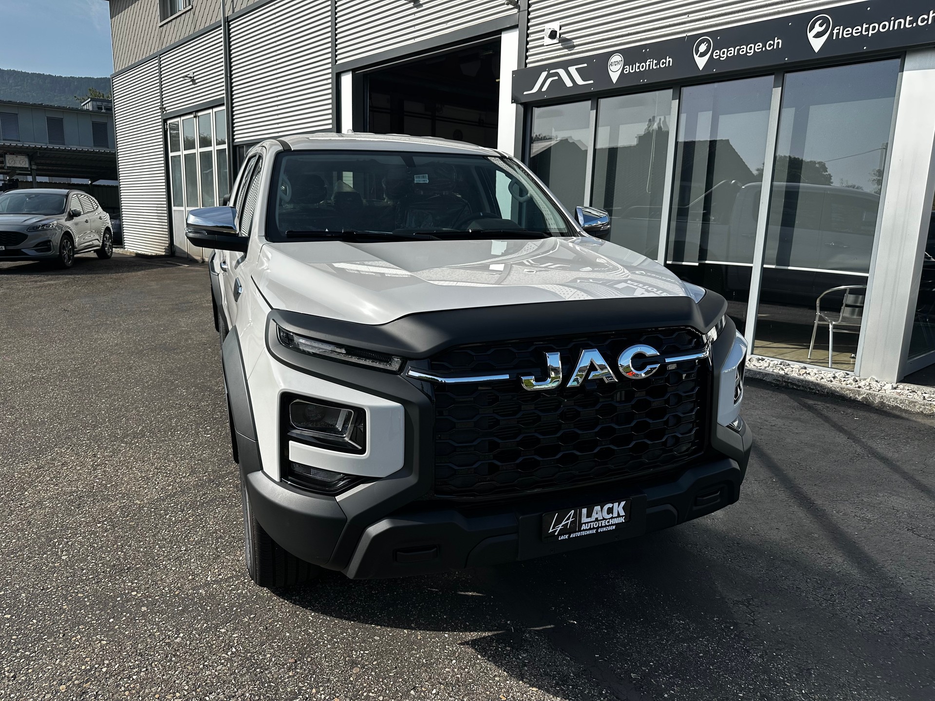 JAC T9EV 4x4-showroom-element-2